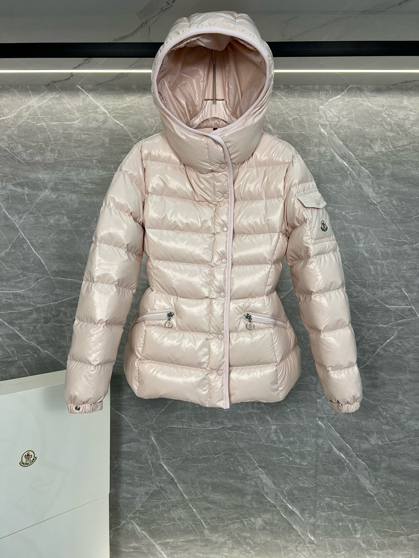 Moncler BARANTE HOODED SHORT DOWN JACKET