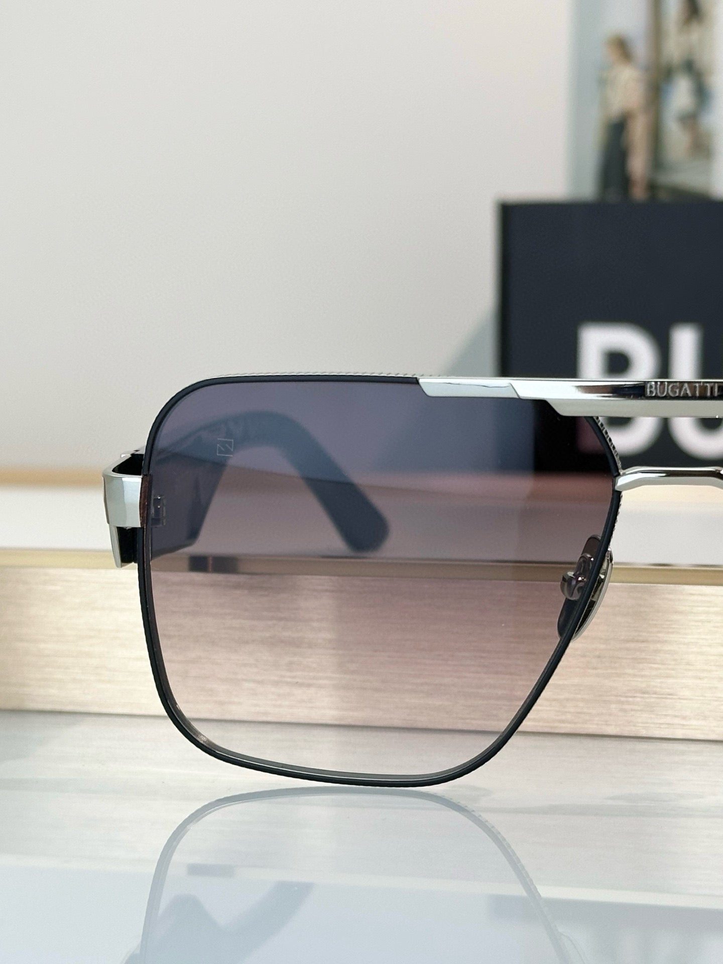 BUGATT 🆕Top quality
MODEL:20.SIZE:60-15-145.
BugattiEyewear CollectionOne