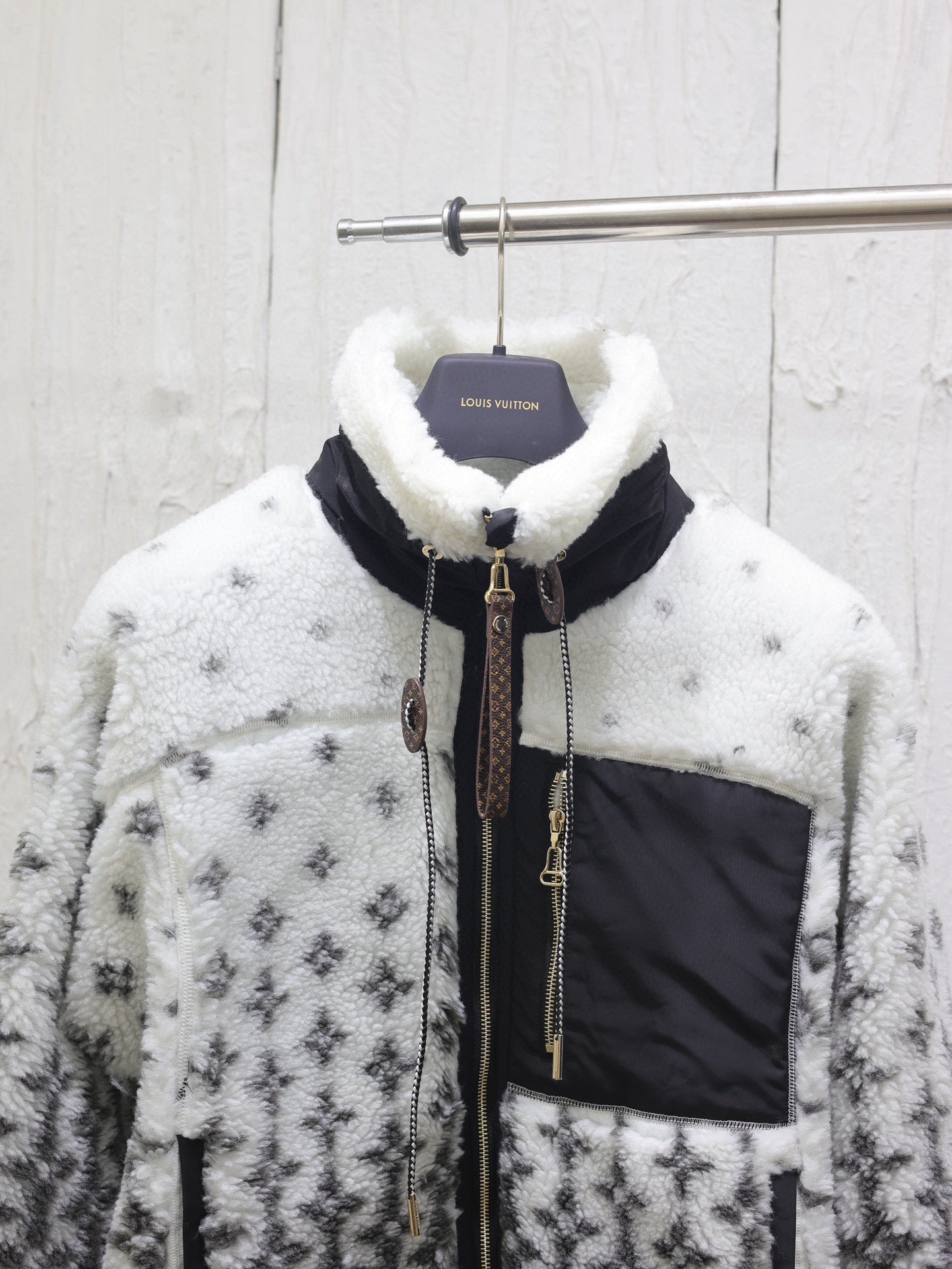 LV 24Fw Gradient logo printed stand-up collar fleece jacket of the ski series