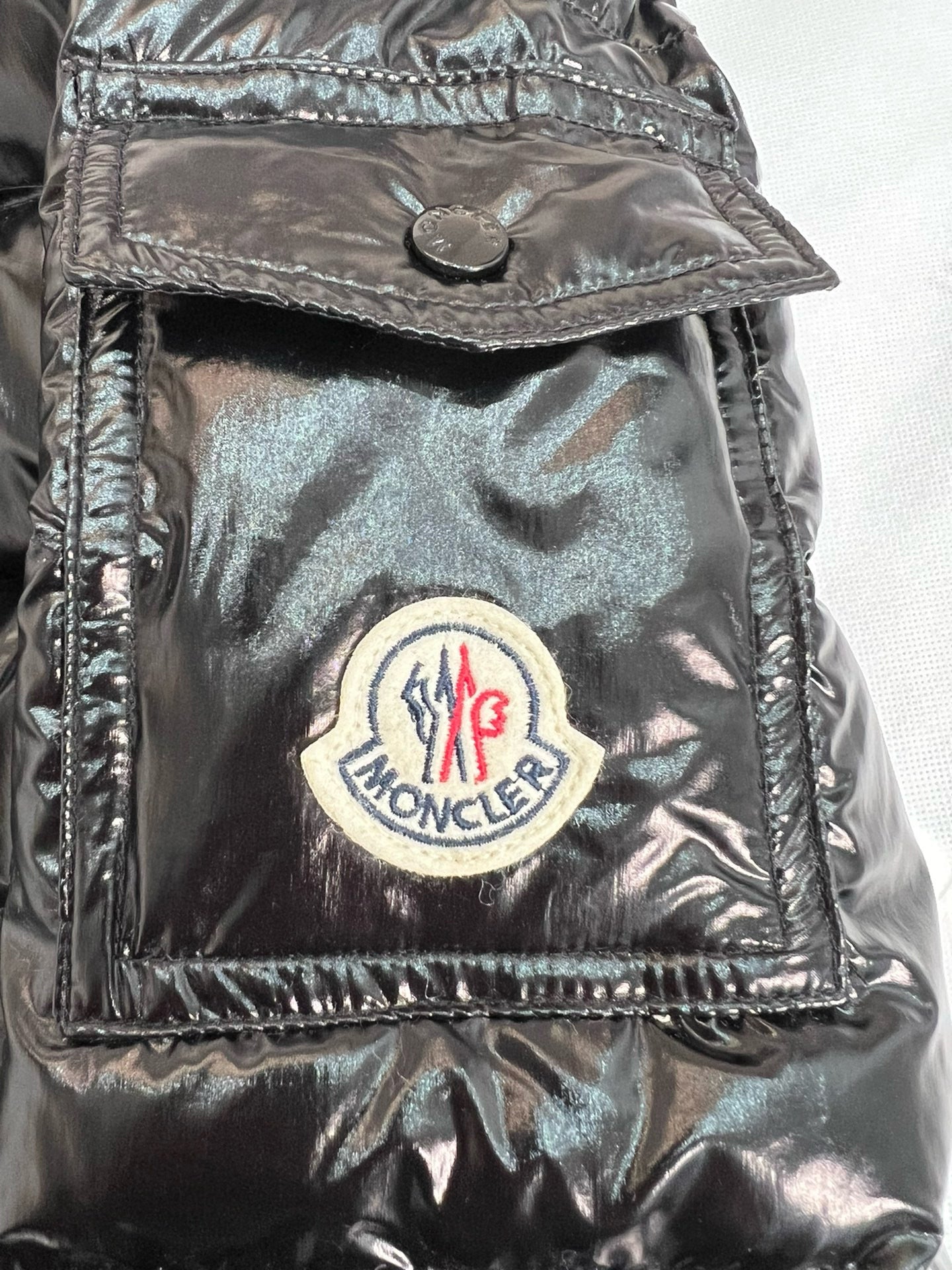 Moncler BARANTE HOODED SHORT DOWN JACKET