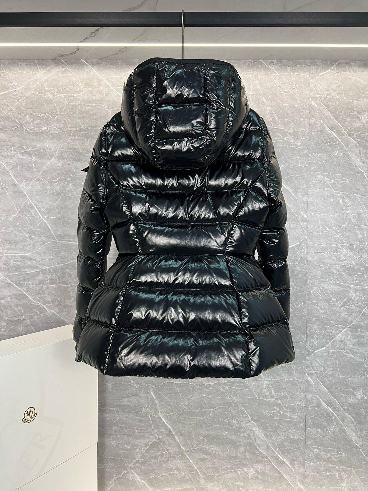 Moncler BARANTE HOODED SHORT DOWN JACKET