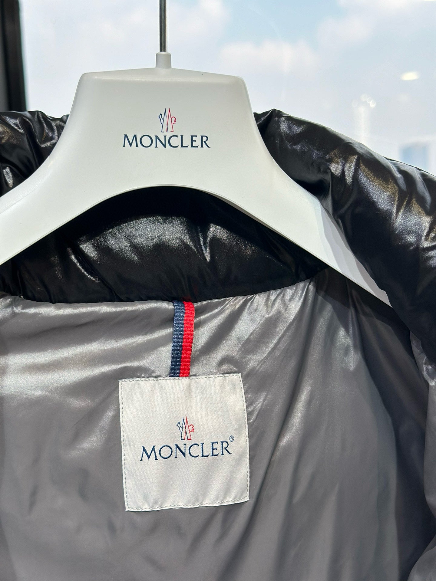 MONCLER MEN HOODED SHORT DOWN JACKET