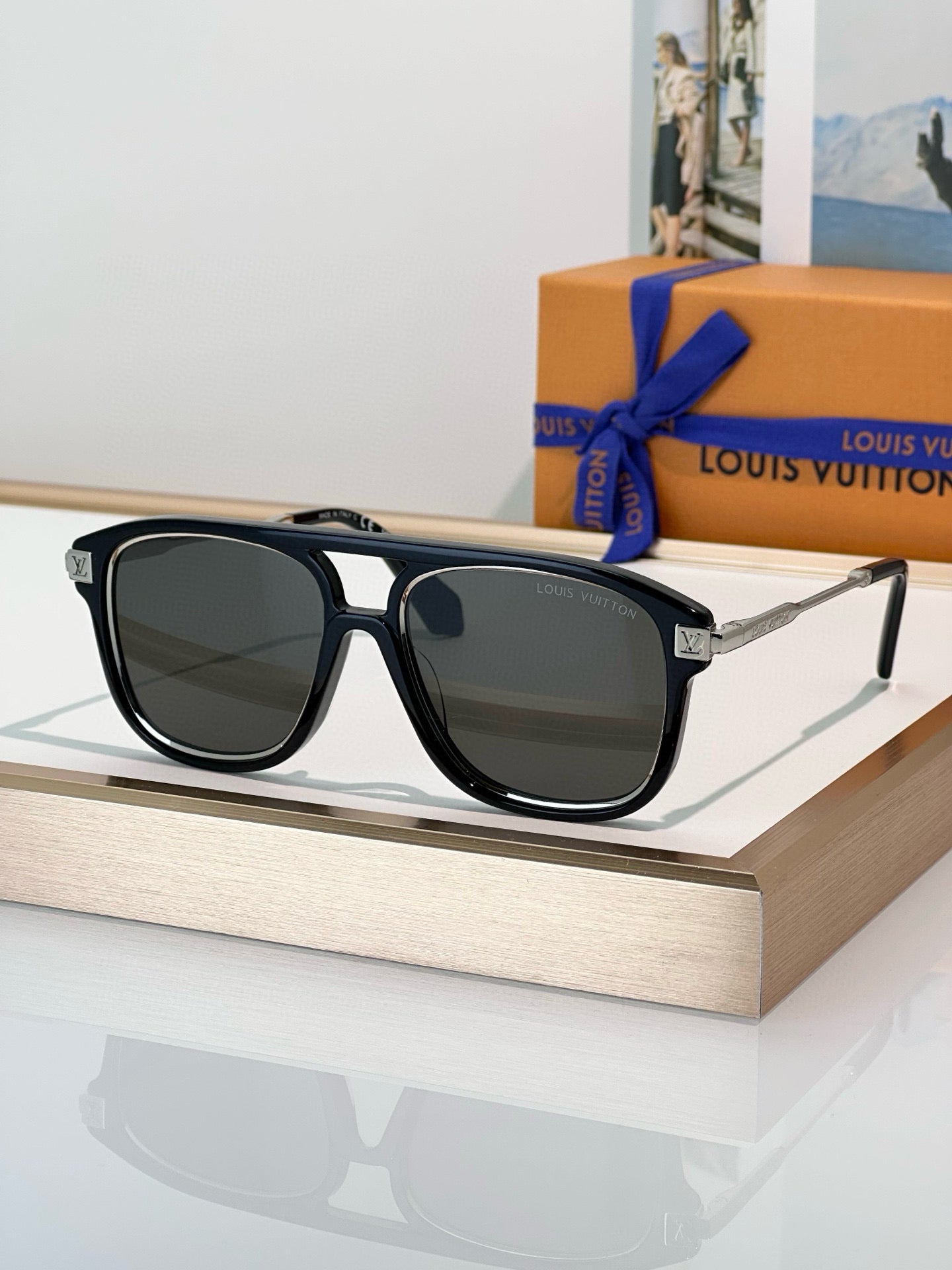 LOUIS VUITTON
MOD:Z2595U
Size:54口17 145