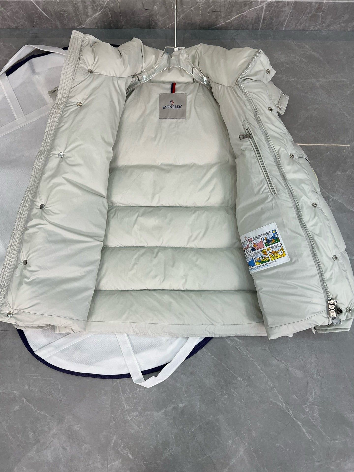 MONCLER MAYA WOMAN 70 HOODED SHORT DOWN JACKET