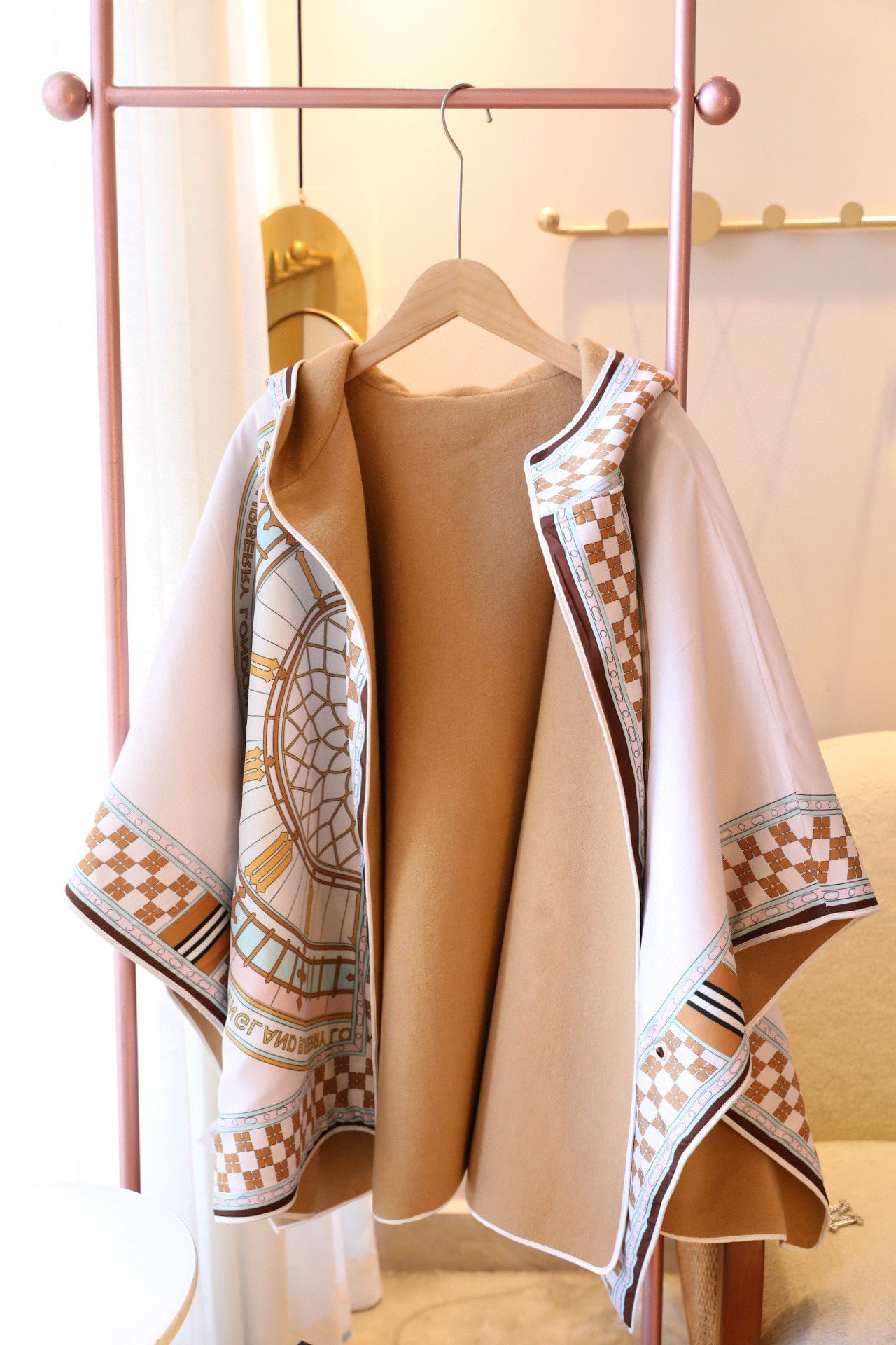 Burberry 2023 collection coat