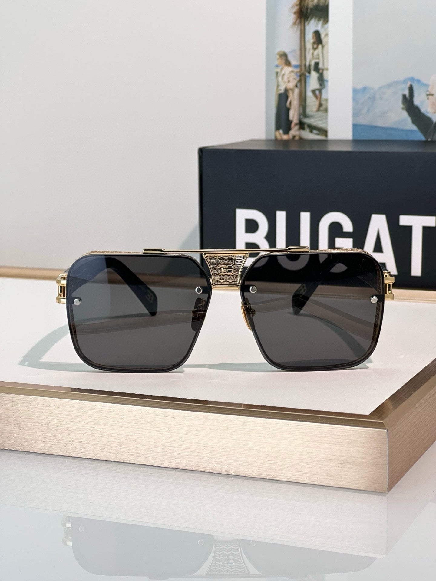 BUGATT 🆕Top quality
MODEL:15 SIZE:62-13-147
BugattiEyewear CollectionOne