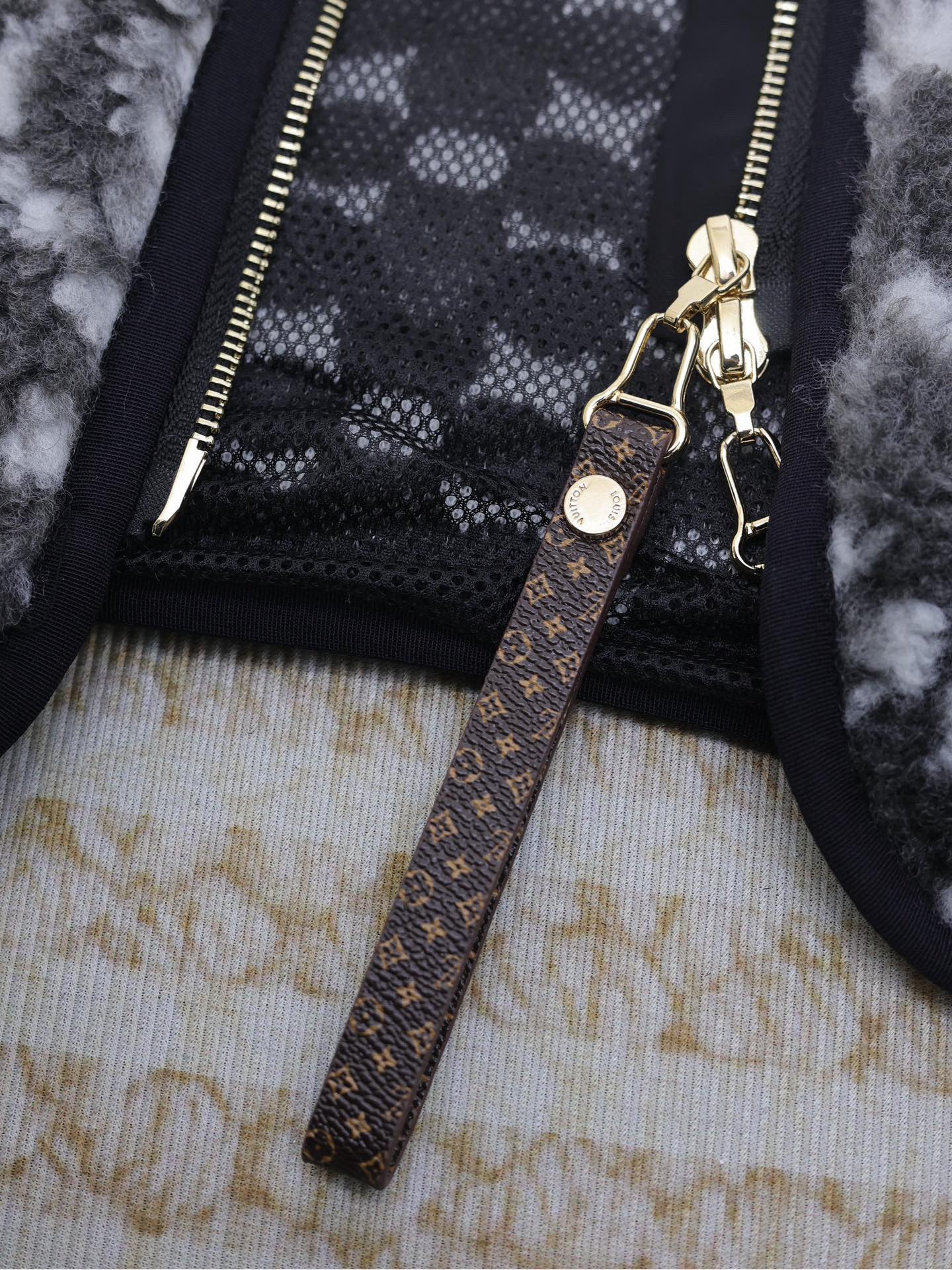 LV 24Fw Gradient logo printed stand-up collar fleece jacket of the ski series