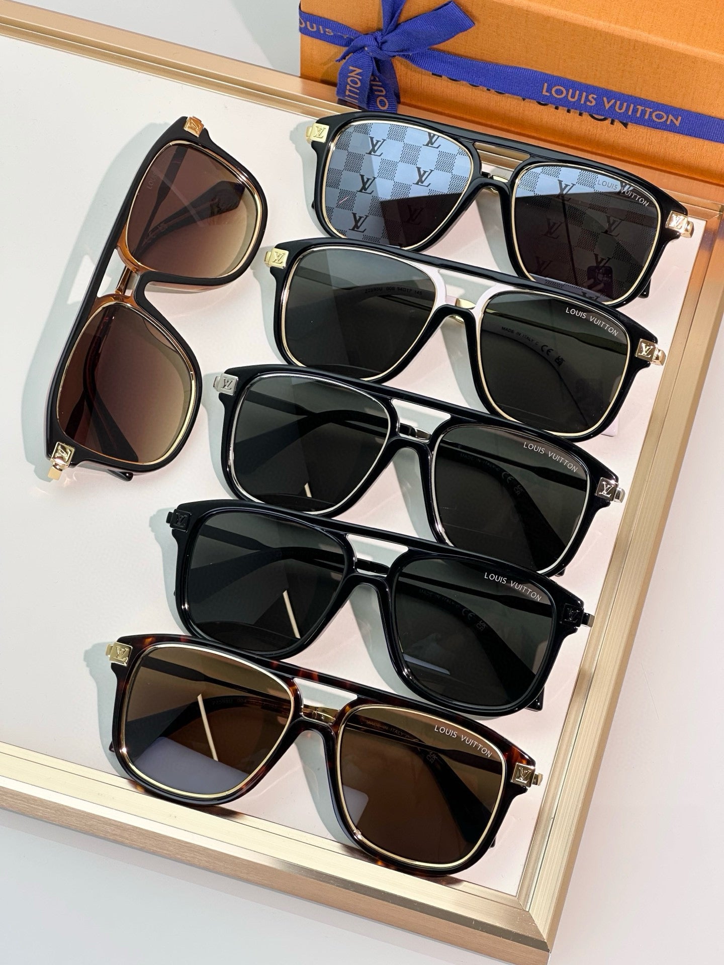 LOUIS VUITTON
MOD:Z2595U
Size:54口17 145