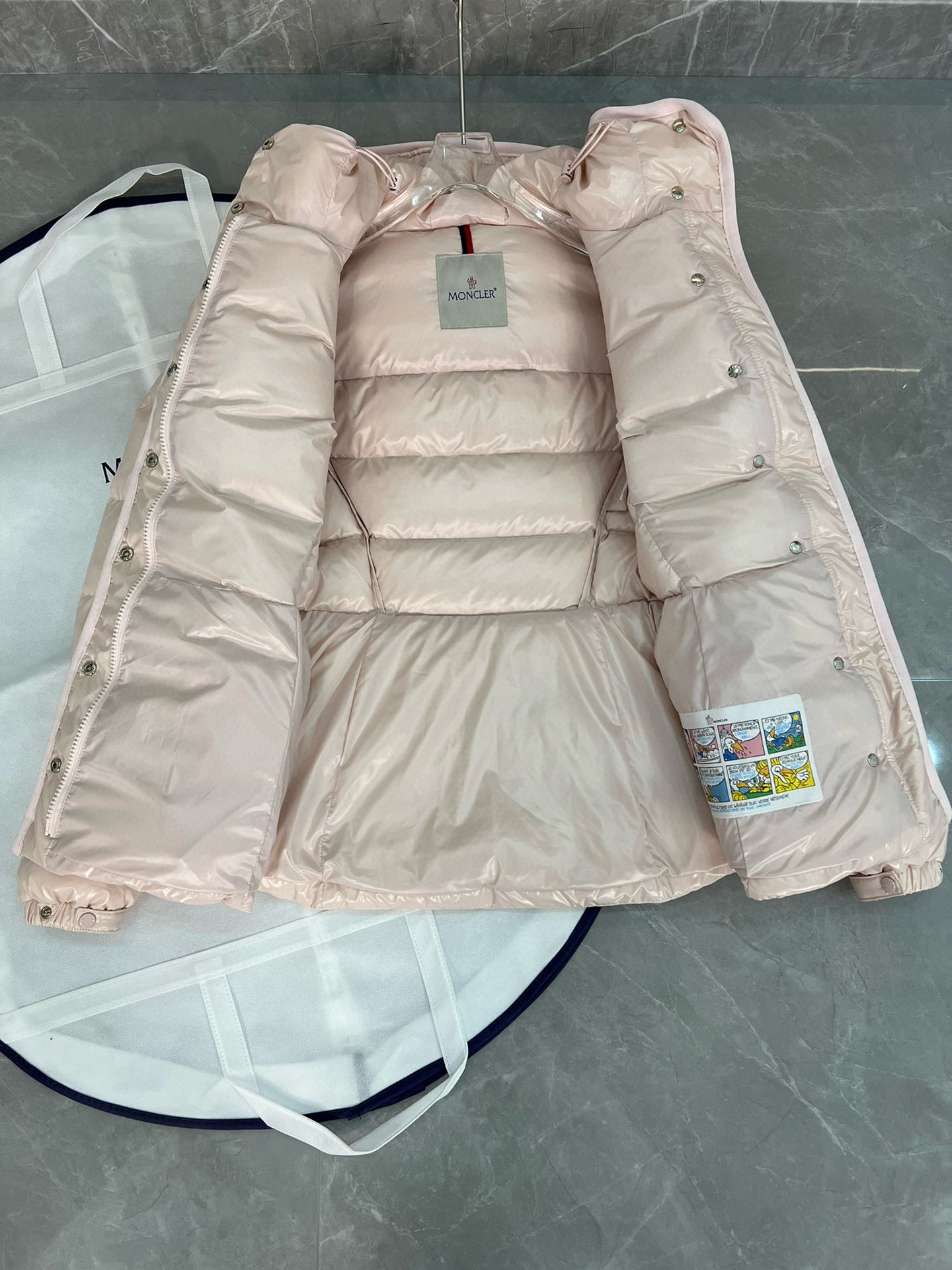 Moncler BARANTE HOODED SHORT DOWN JACKET