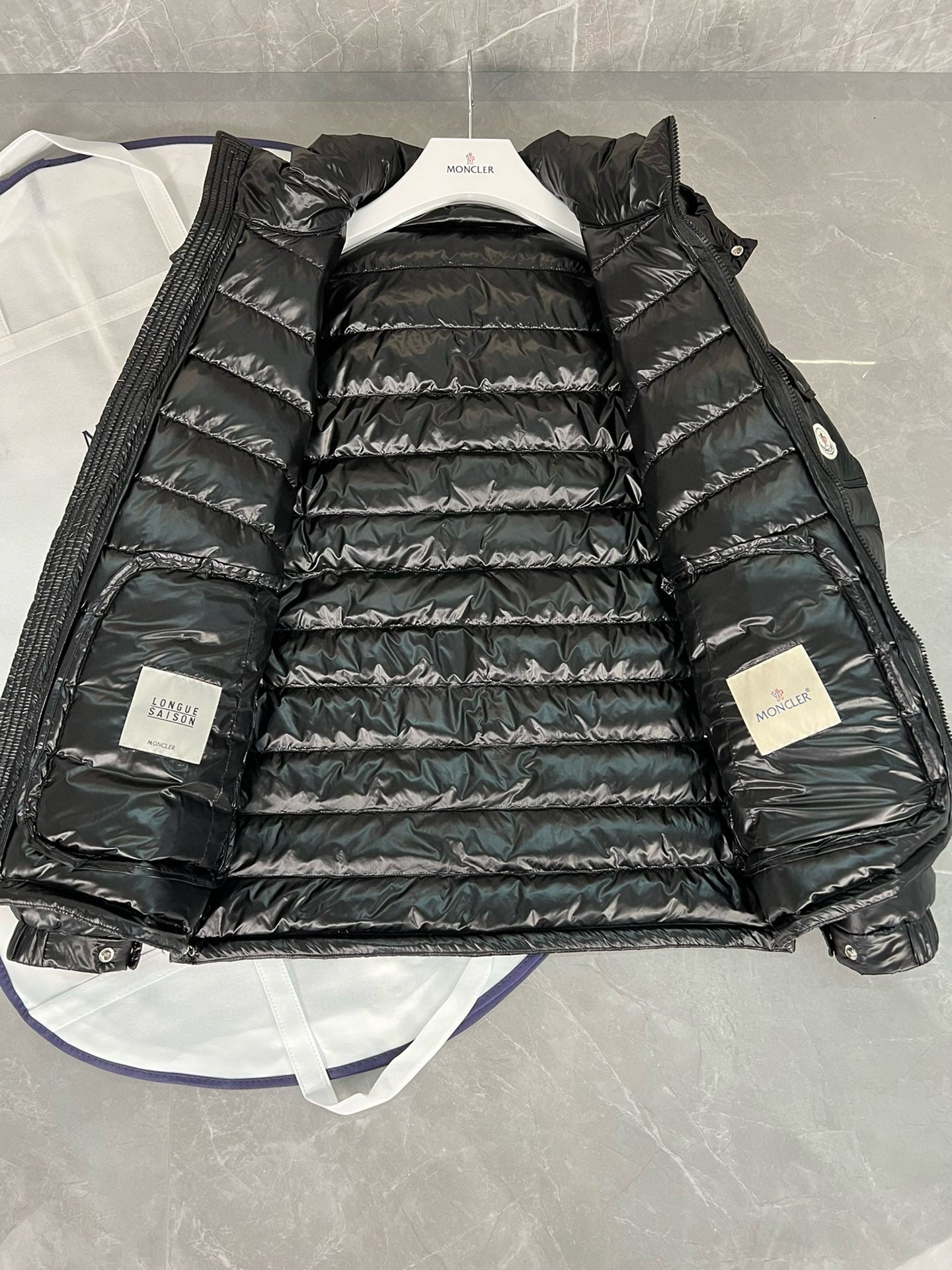 MONCLER LAUROS HOODED SHORT DOWN JACKET
