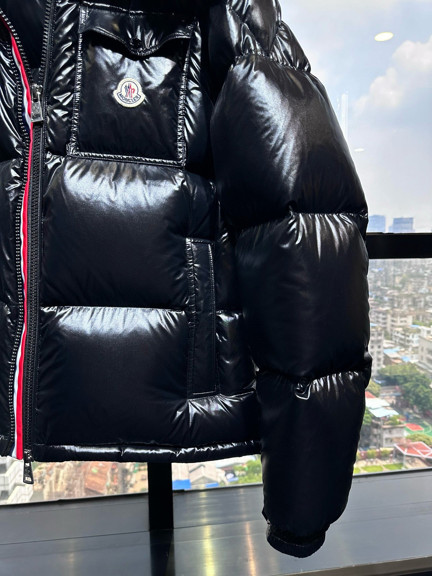 MONCLER MONTBELIARD SHORT DOWN JACKET