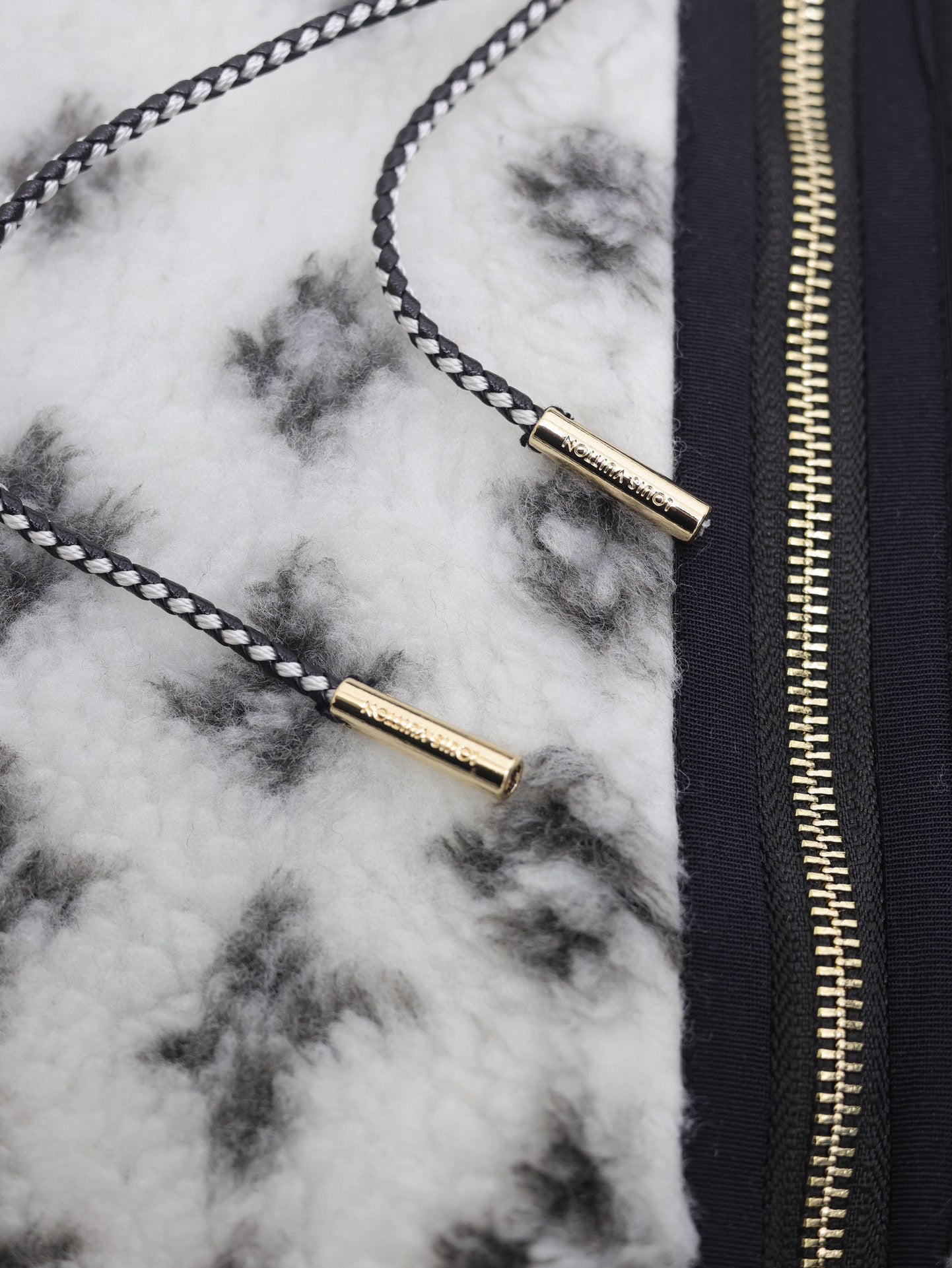 LV 24Fw Gradient logo printed stand-up collar fleece jacket of the ski series
