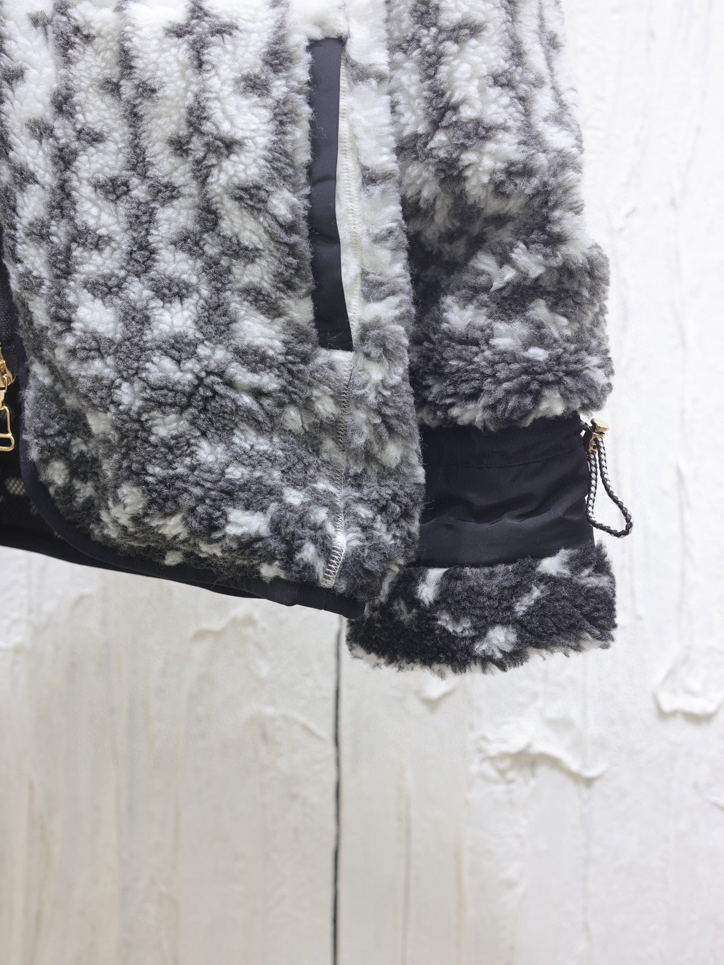 LV 24Fw Gradient logo printed stand-up collar fleece jacket of the ski series