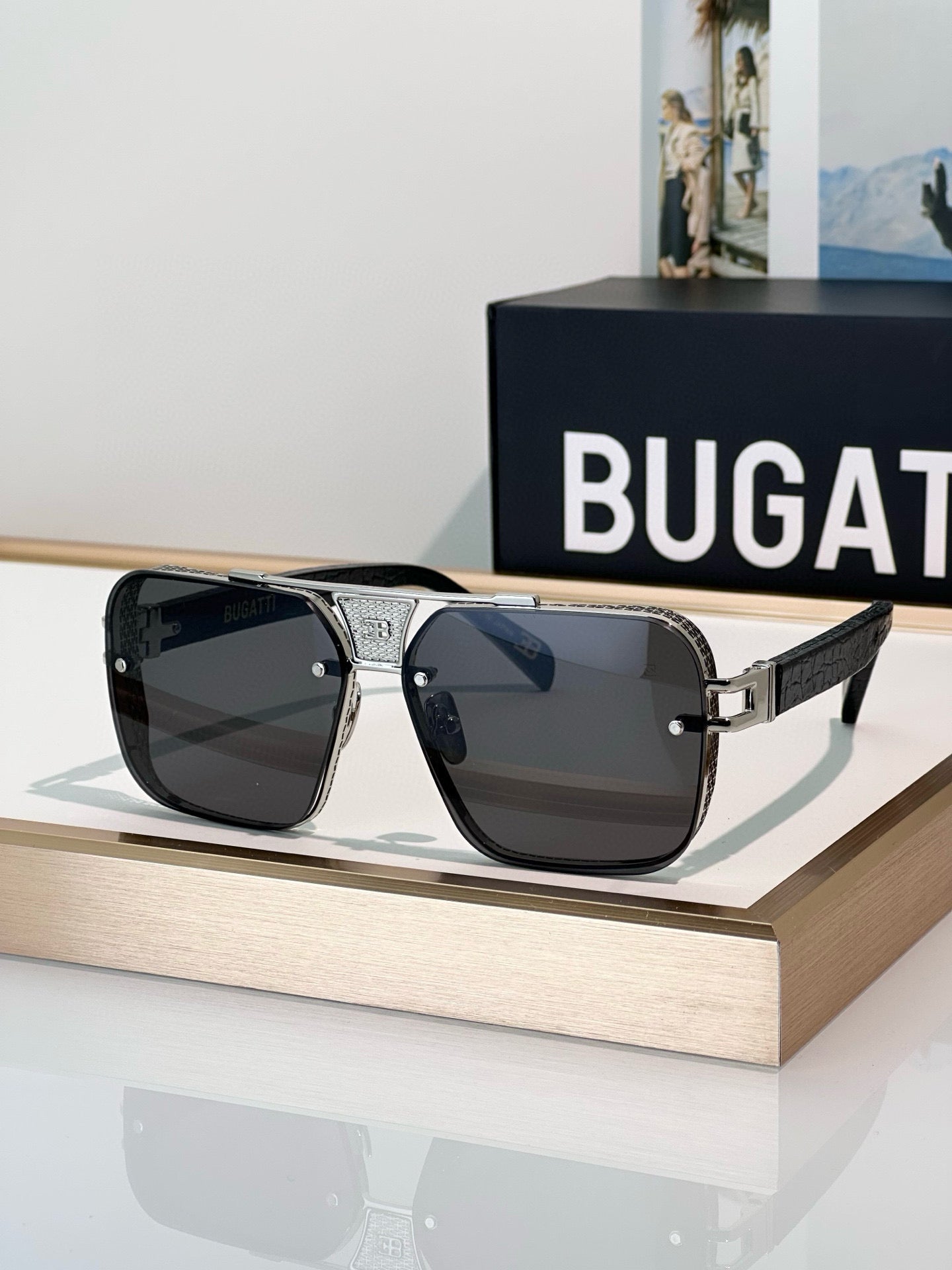 BUGATT 🆕Top quality
MODEL:15 SIZE:62-13-147
BugattiEyewear CollectionOne