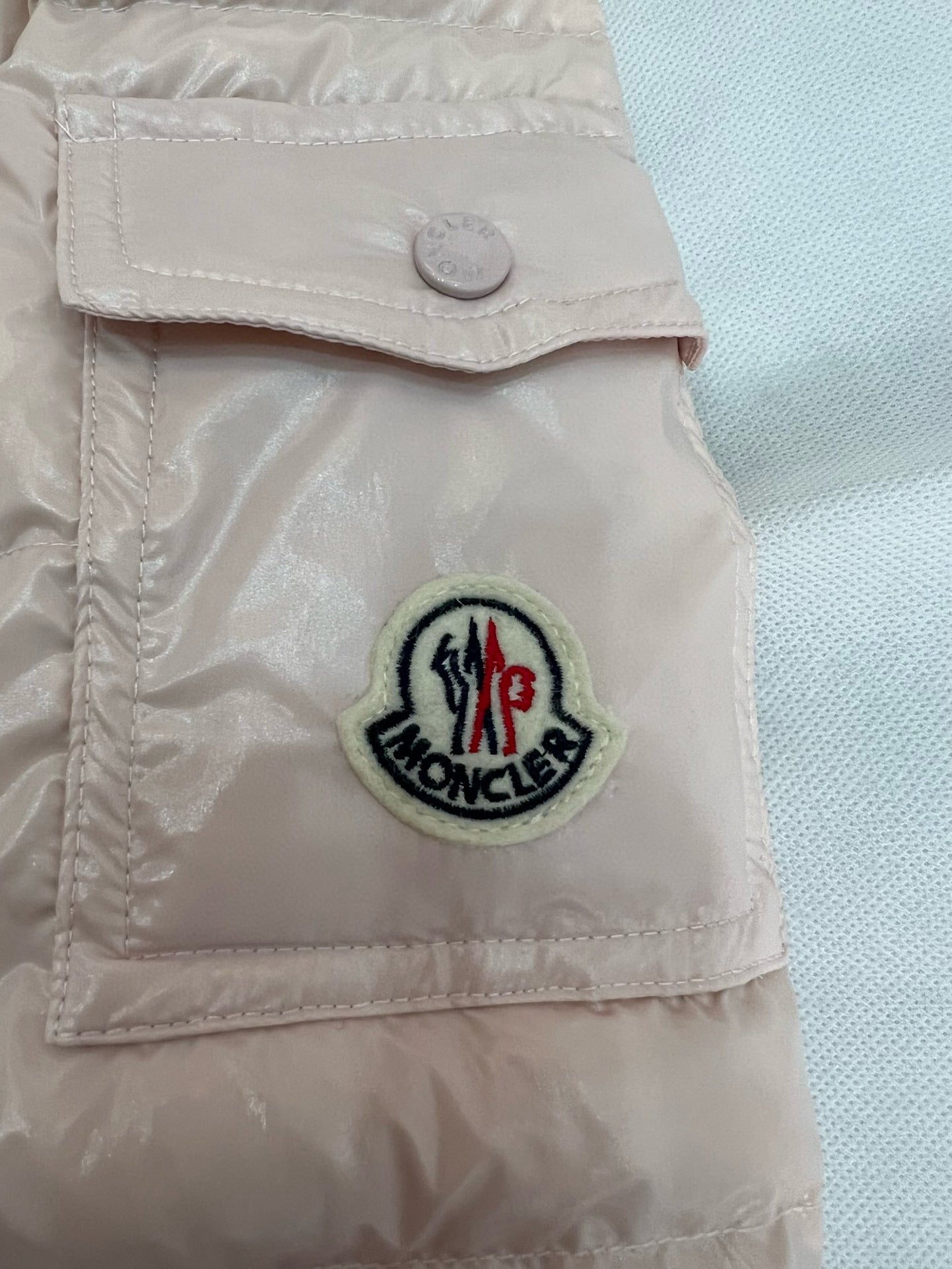 Moncler BARANTE HOODED SHORT DOWN JACKET
