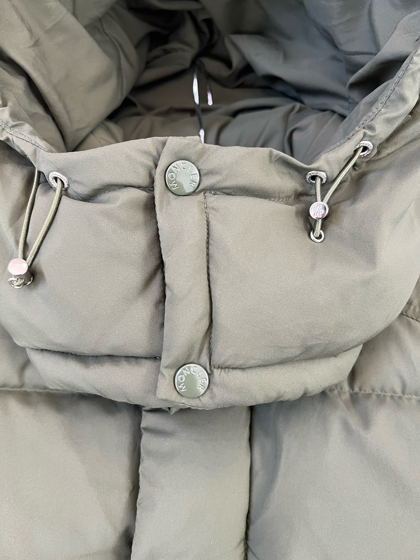 MONCLER VEZERE HOODED FLANELLE SHORT DOWN JACKET