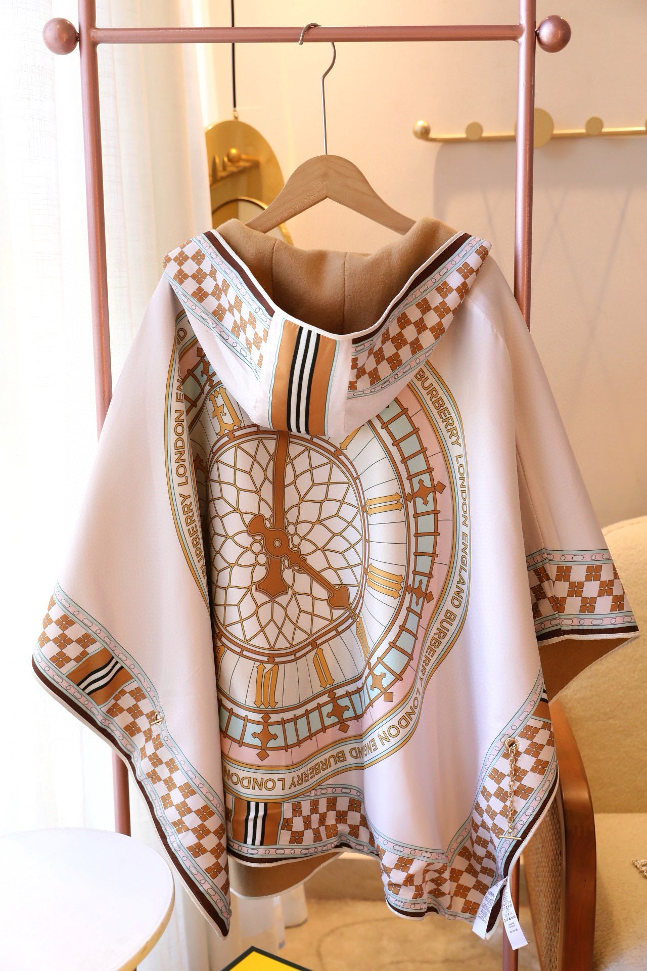 Burberry 2023 collection coat
