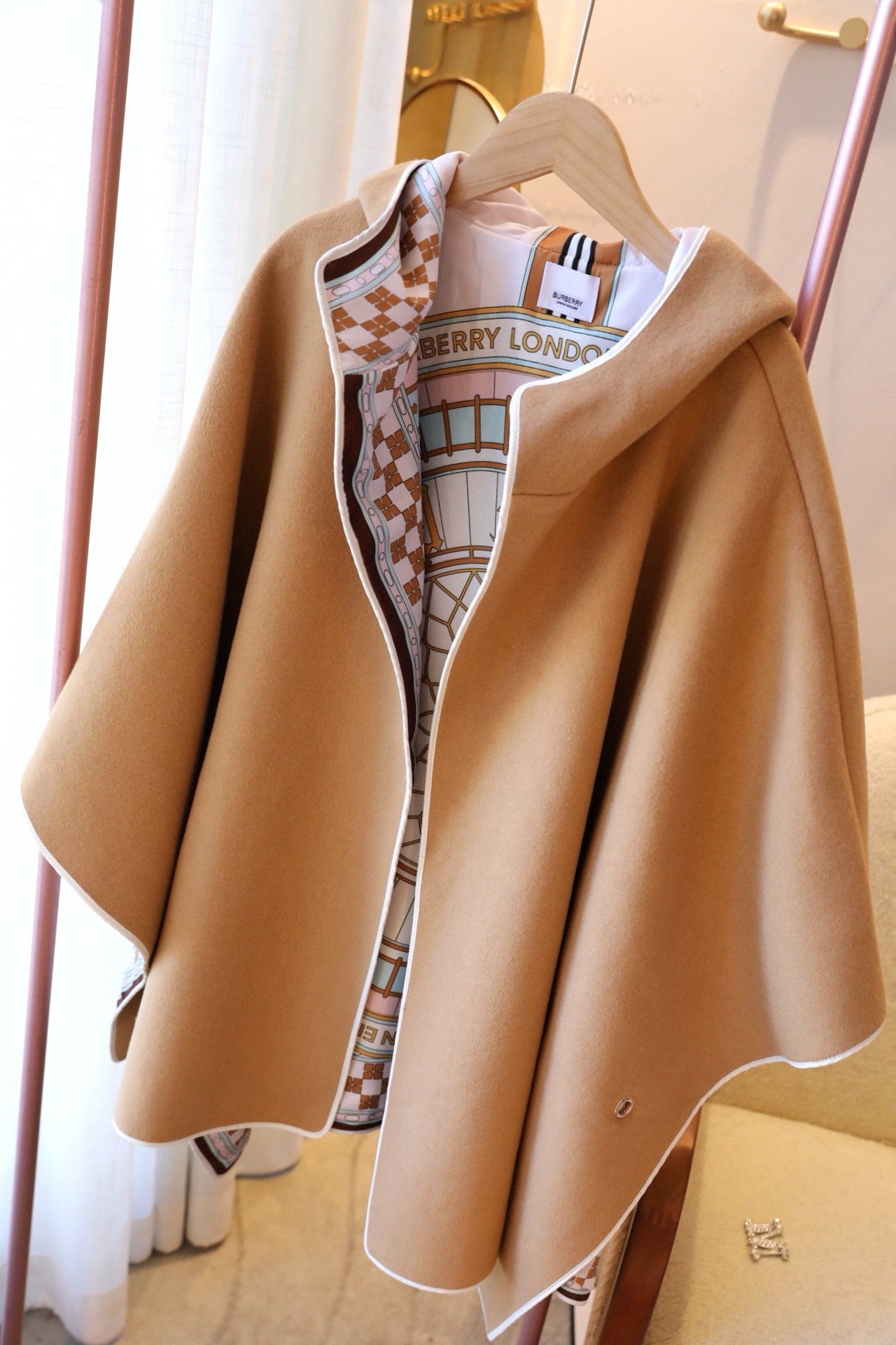 Burberry 2023 collection coat