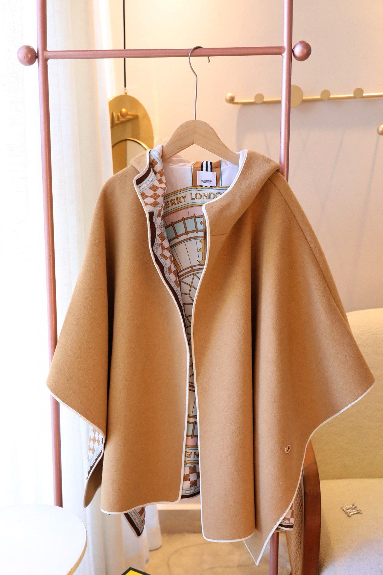 Burberry 2023 collection coat