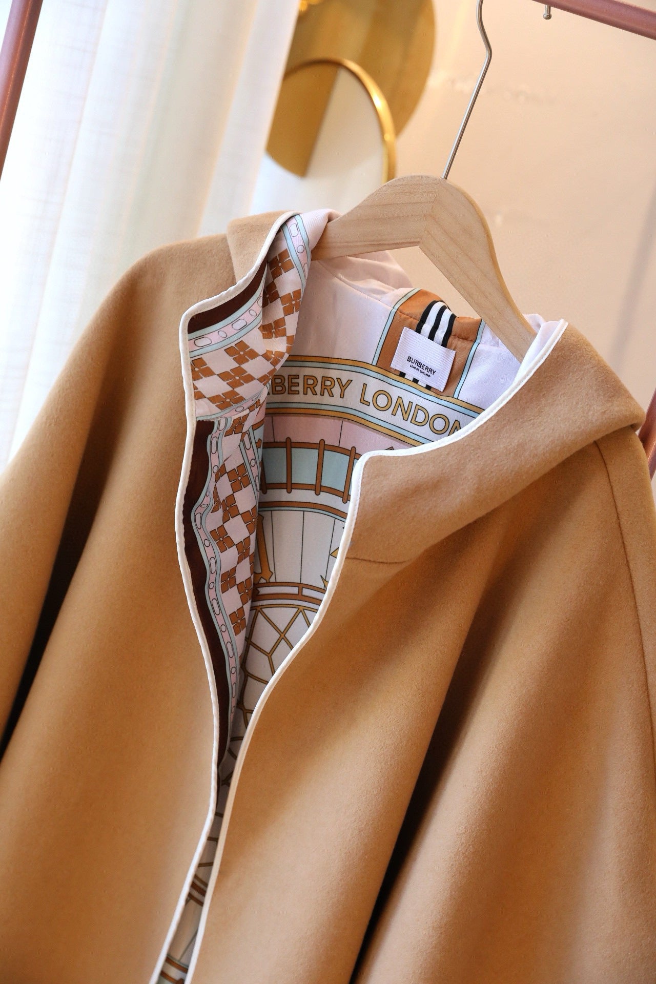 Burberry 2023 collection coat