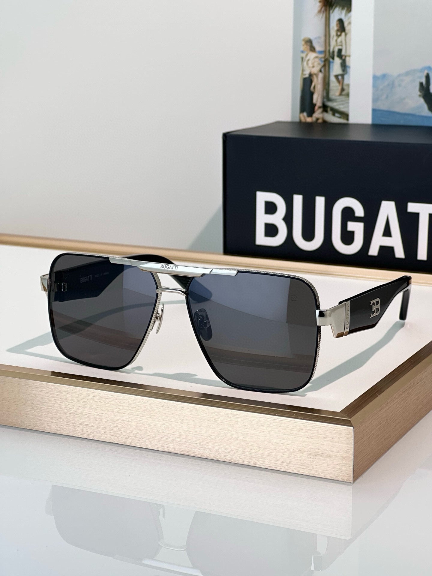 BUGATT 🆕Top quality
MODEL:20.SIZE:60-15-145.
BugattiEyewear CollectionOne