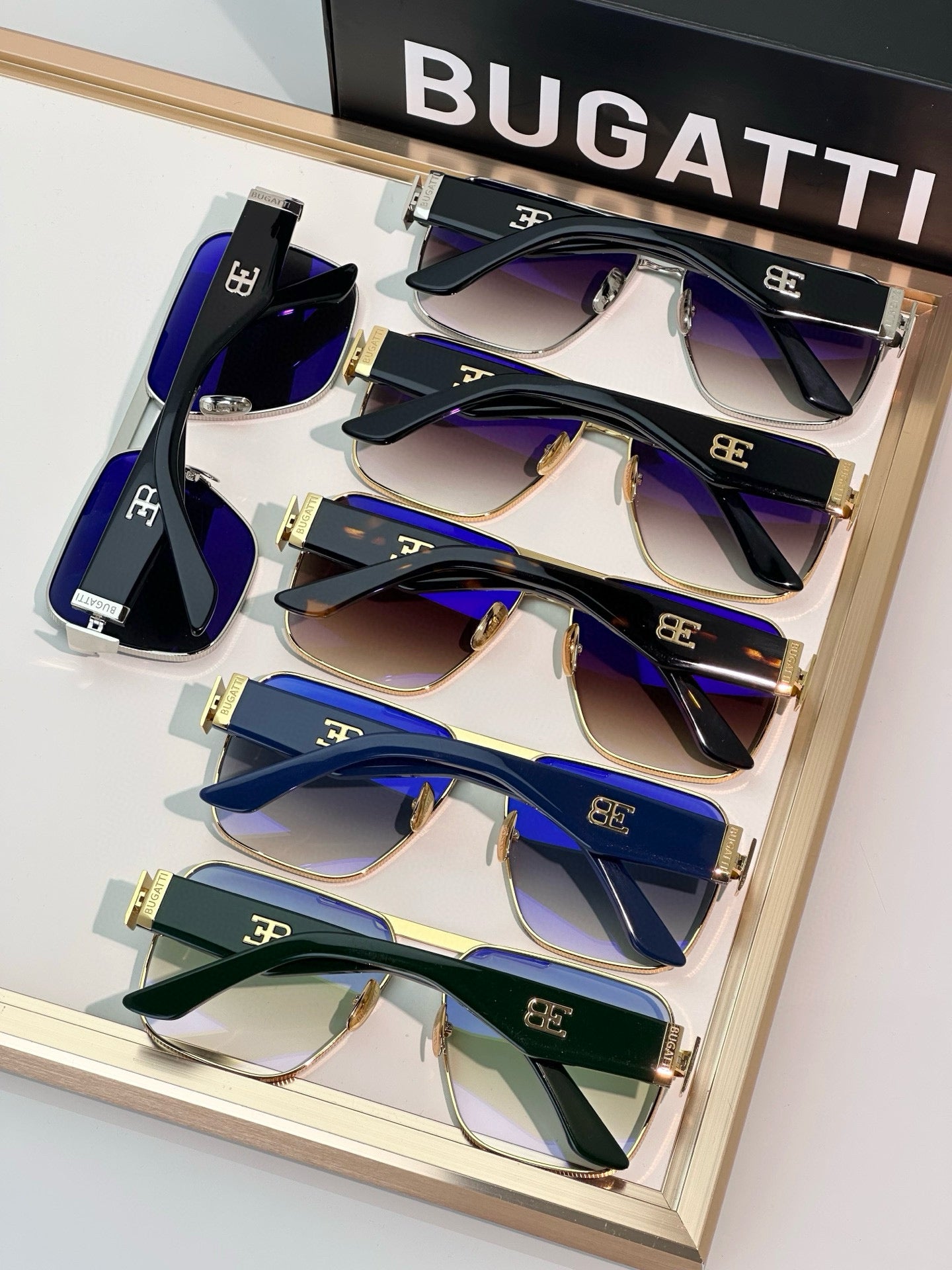 BUGATT 🆕Top quality
MODEL:20.SIZE:60-15-145.
BugattiEyewear CollectionOne
