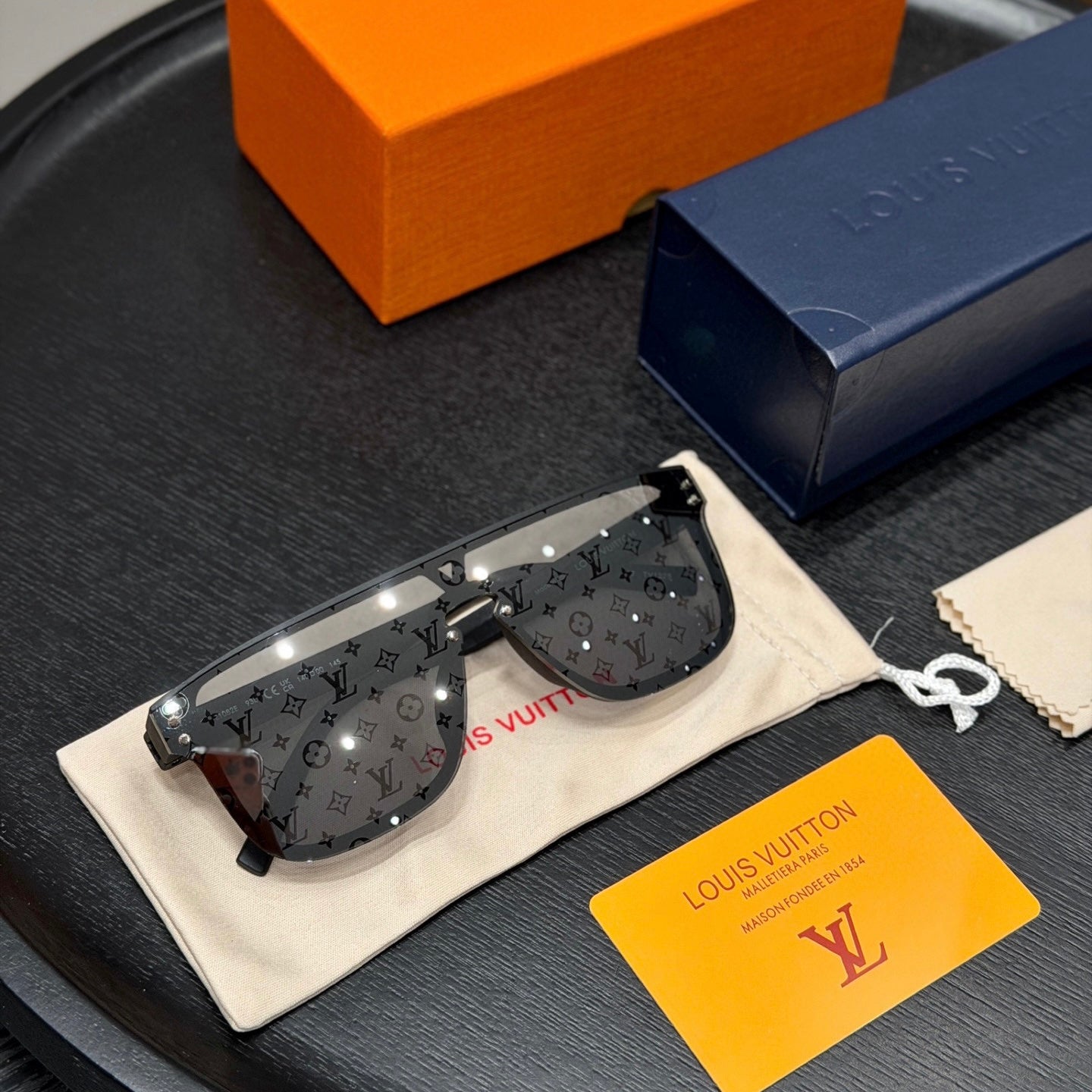 LV Z1082 Sunglass