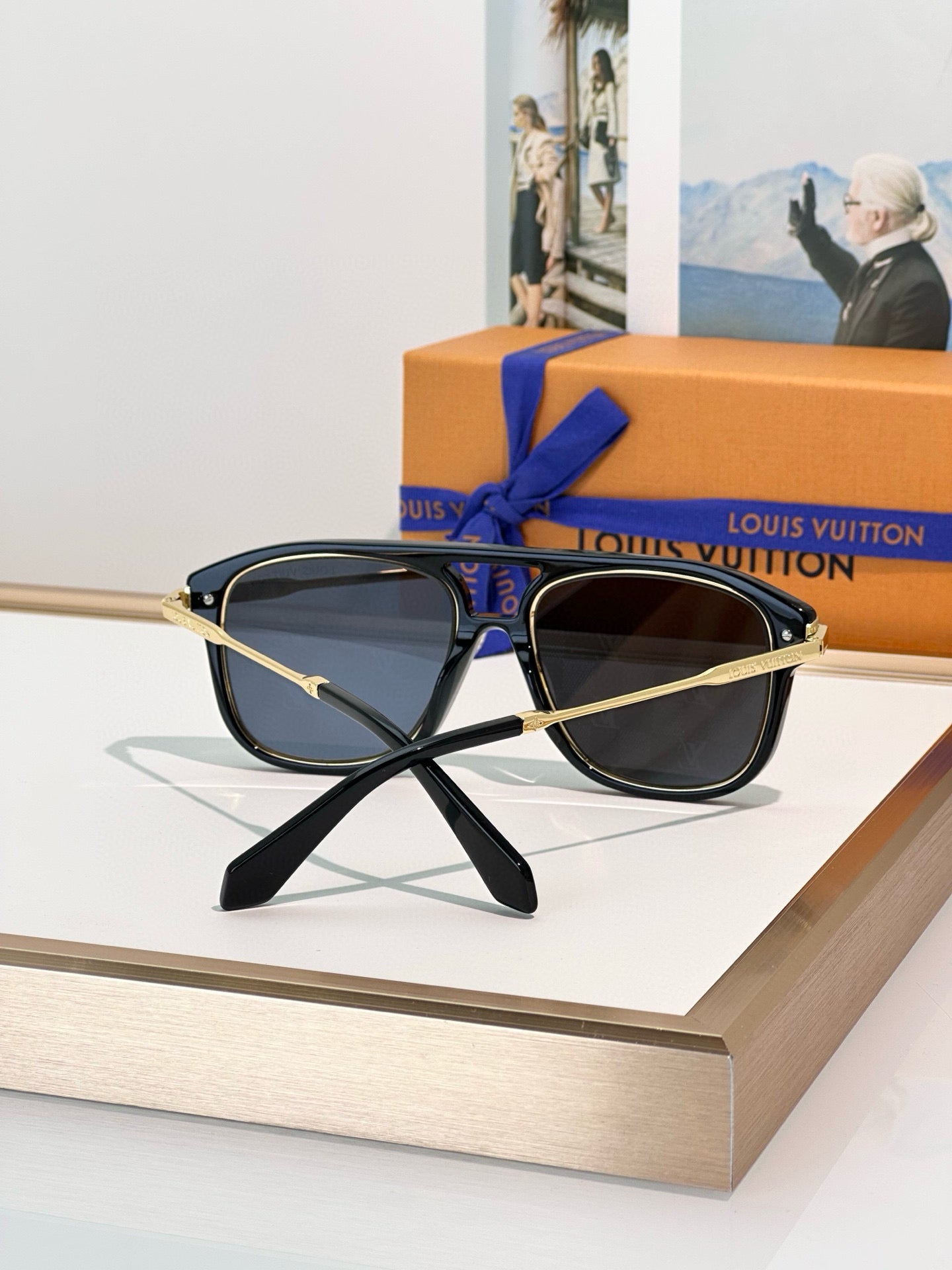LOUIS VUITTON
MOD:Z2595U
Size:54口17 145