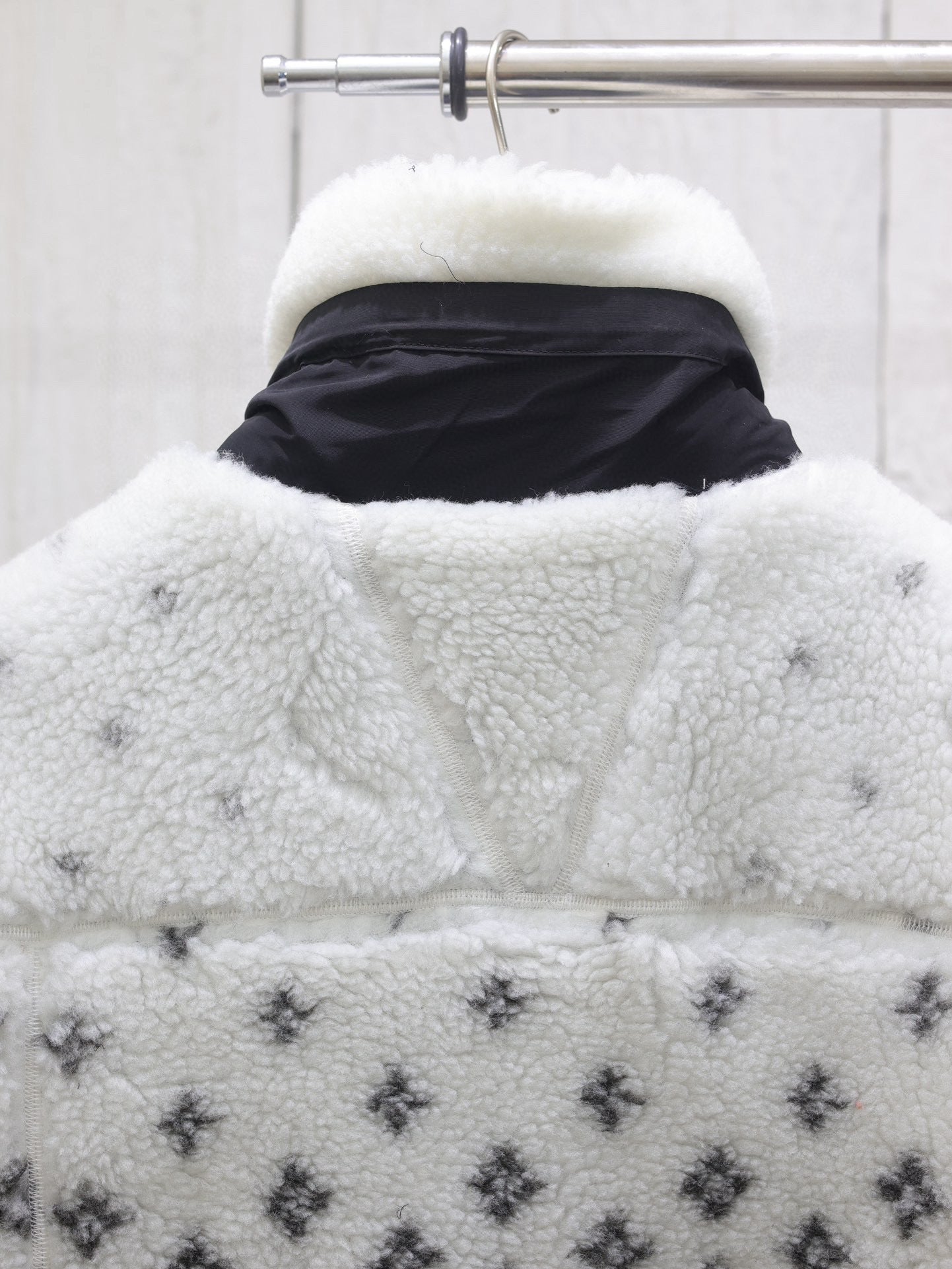 LV 24Fw Gradient logo printed stand-up collar fleece jacket of the ski series