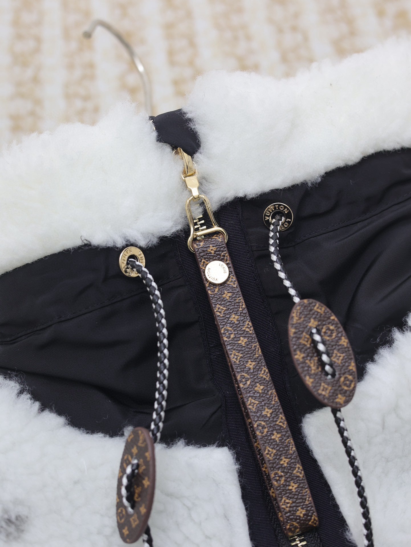 LV 24Fw Gradient logo printed stand-up collar fleece jacket of the ski series