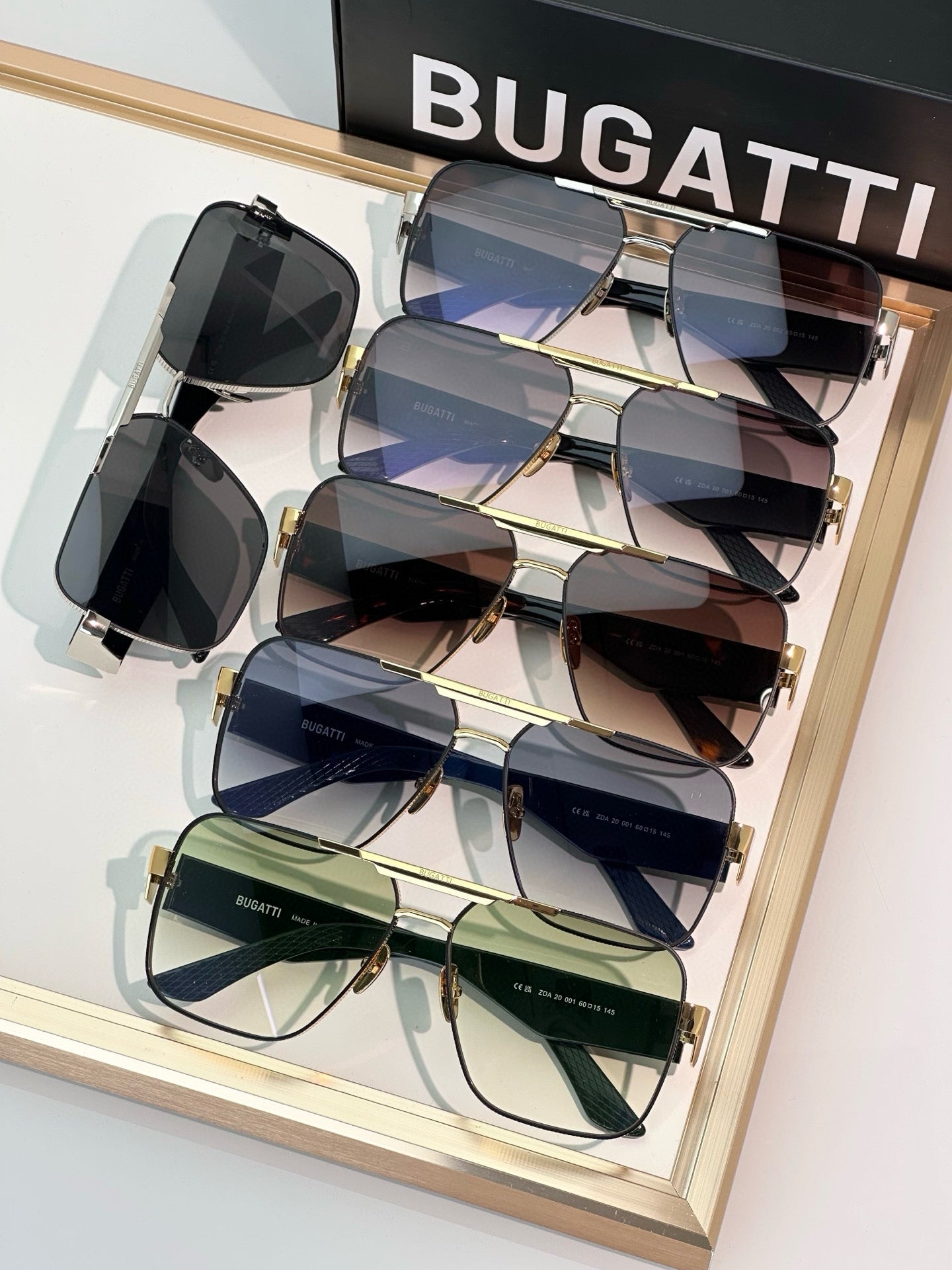 BUGATT 🆕Top quality
MODEL:20.SIZE:60-15-145.
BugattiEyewear CollectionOne