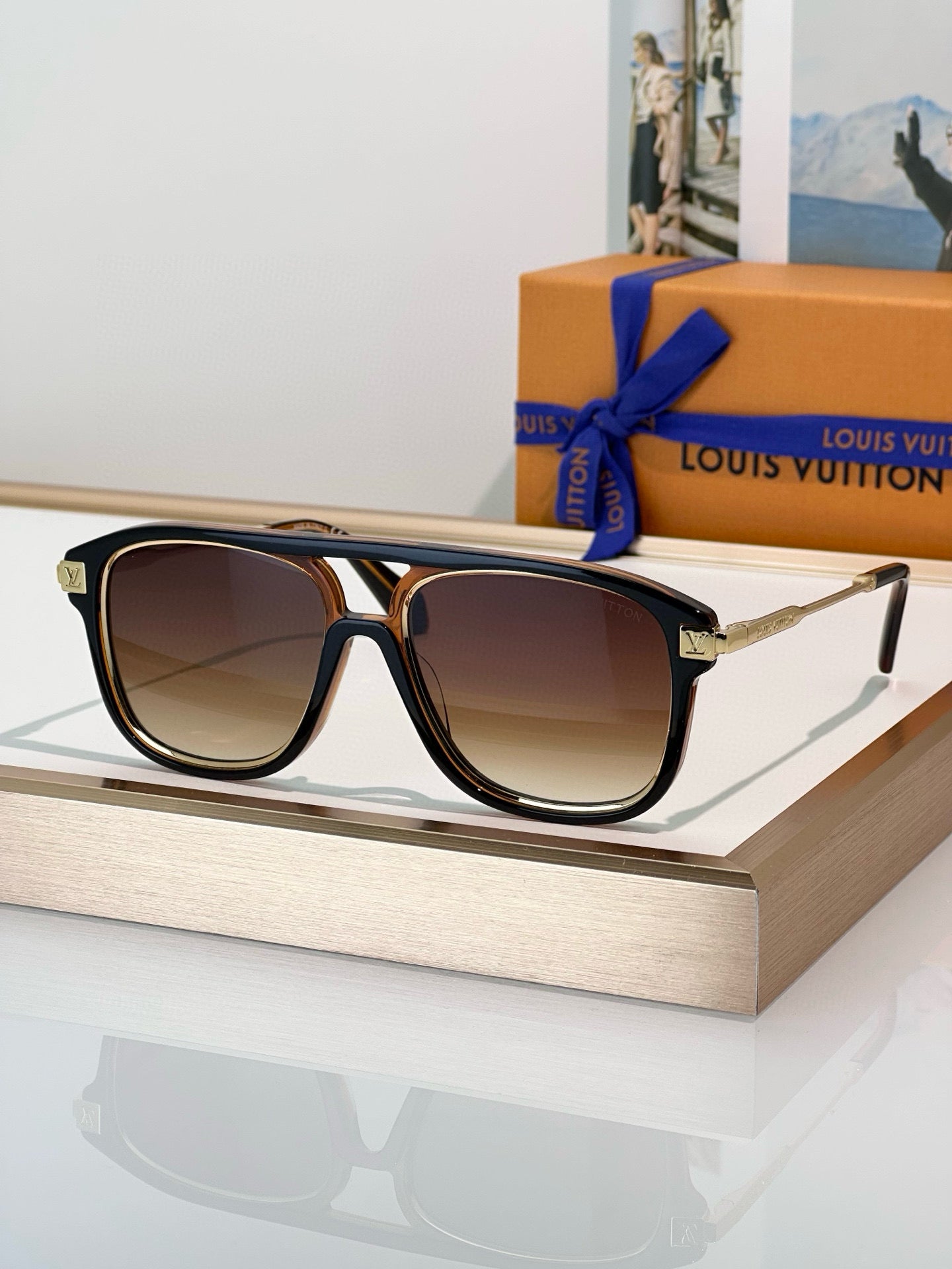 LOUIS VUITTON
MOD:Z2595U
Size:54口17 145