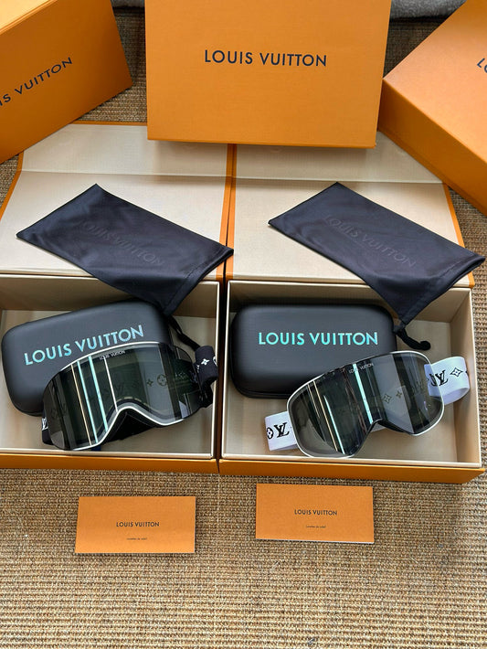 LV SKI GOGGLES
