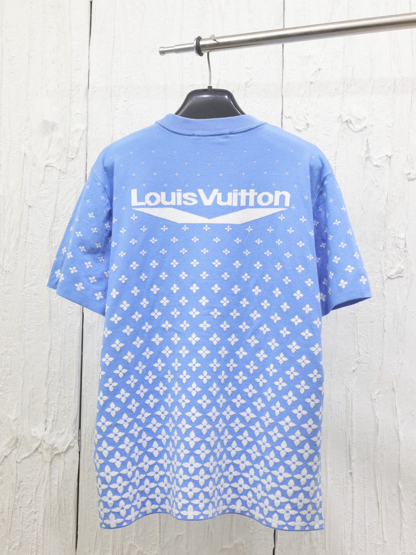 Lv SKI series knitted sweaters.
