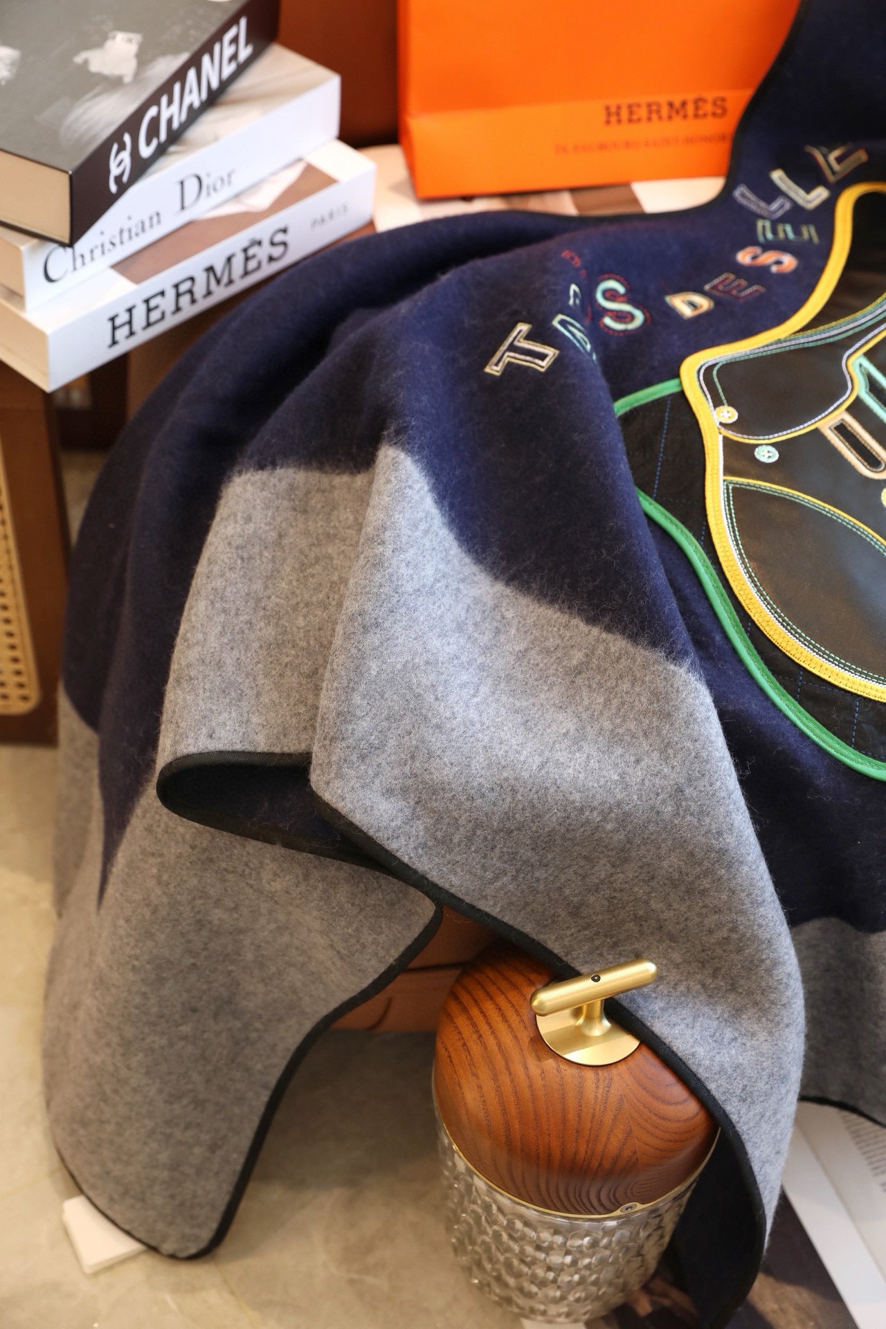 100% cashmere  COLLEGE Hermes H789123S

尺寸:103x130