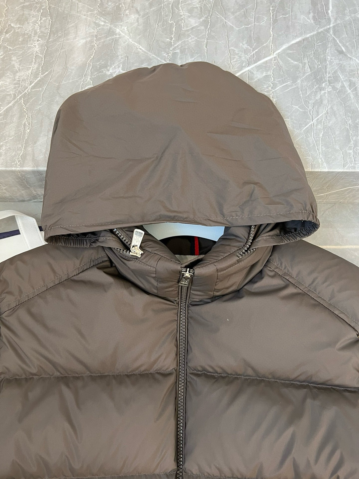 Moncler SOLAYAN HOODED SHORT DOWN JACKET