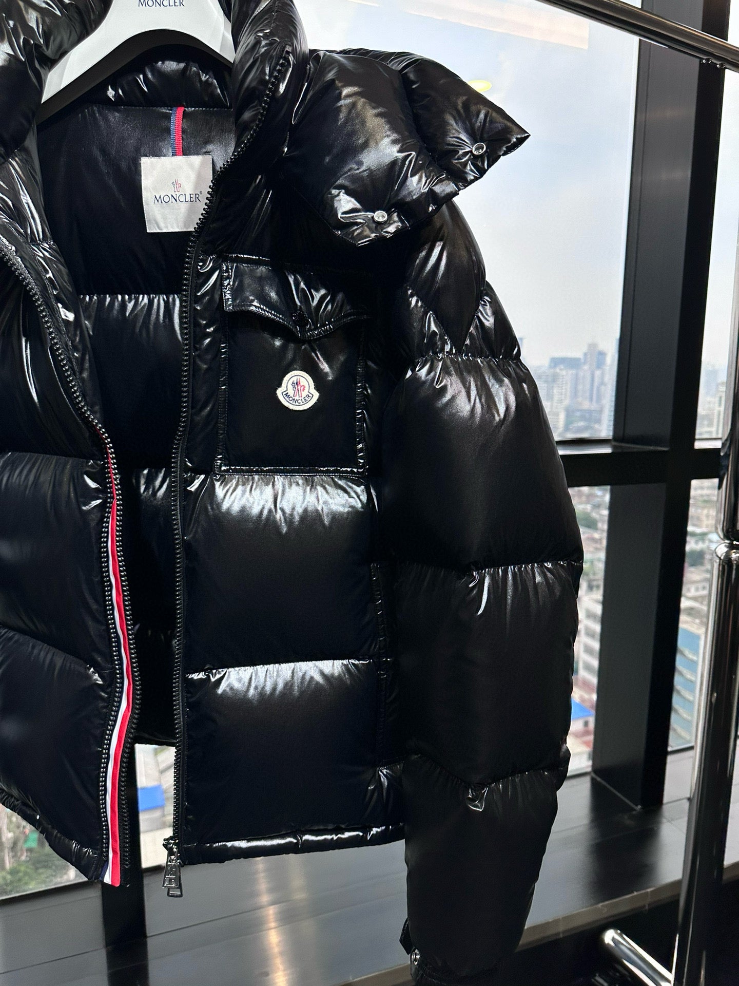 MONCLER MONTBELIARD SHORT DOWN JACKET