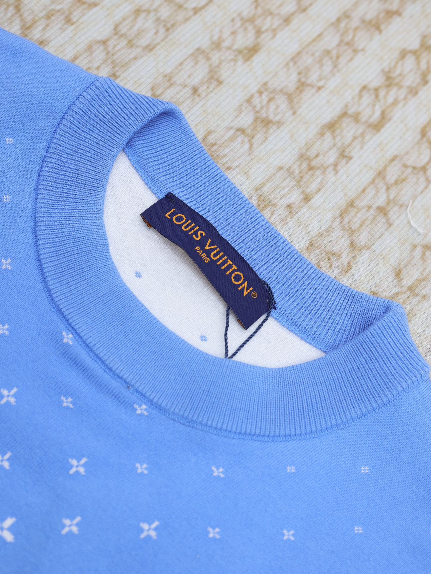 Lv SKI series knitted sweaters.