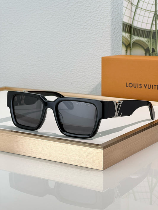 Louis Vuitto*
Mod：Z2178E
Size：54-20-145