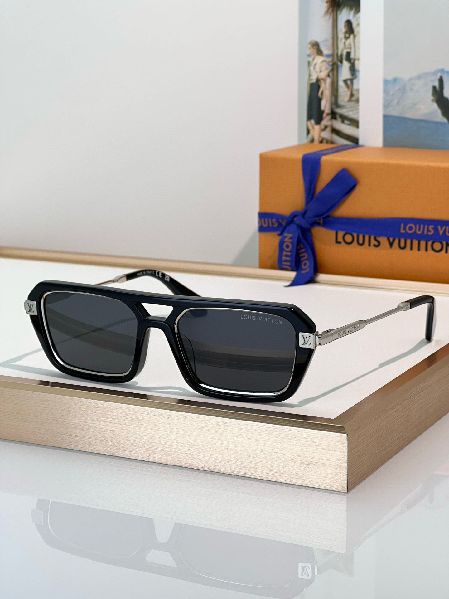 LOUIS VUITTON
MOD：Z2596U
Size：54口18 145