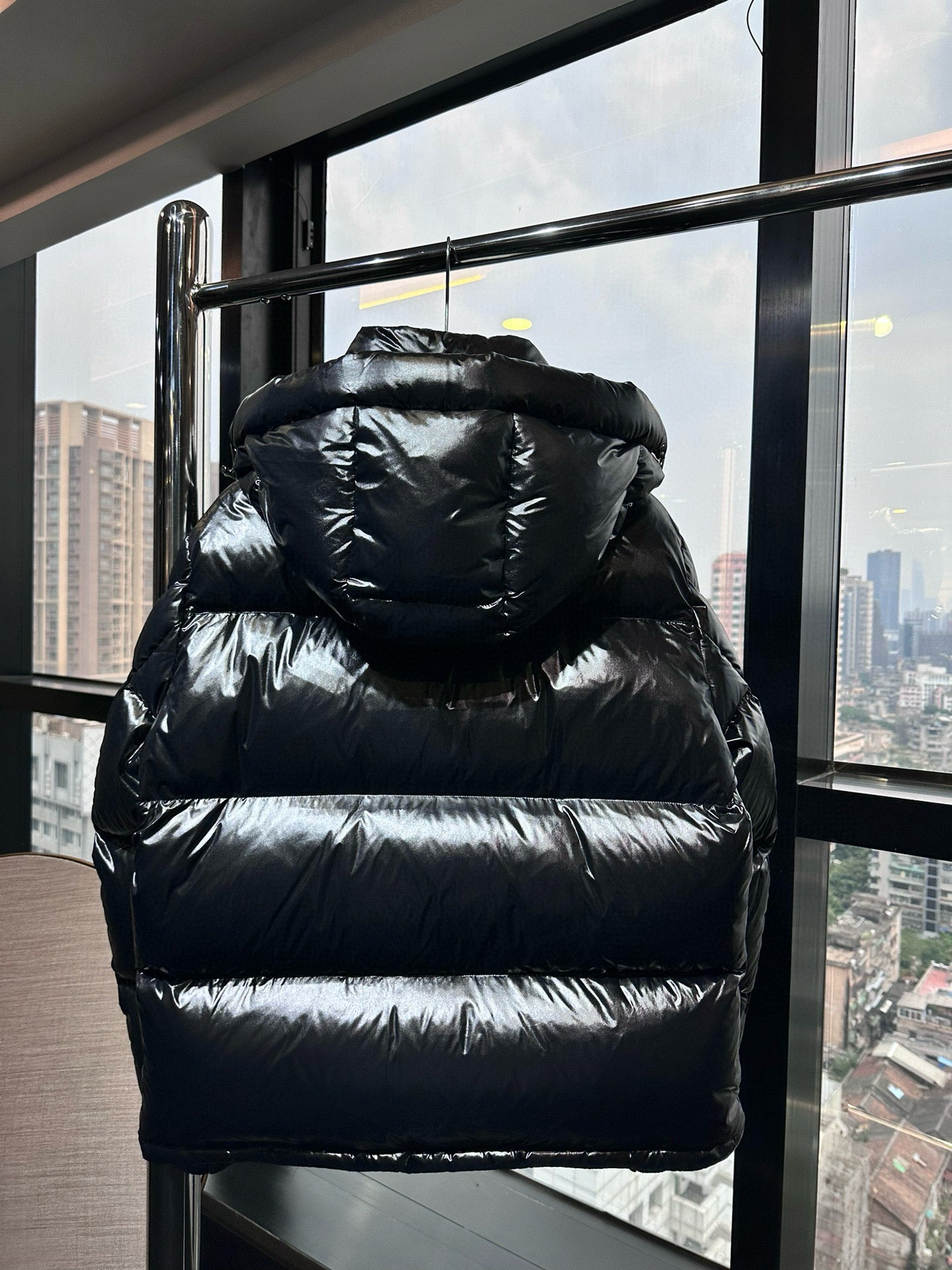 MONCLER MONTBELIARD SHORT DOWN JACKET