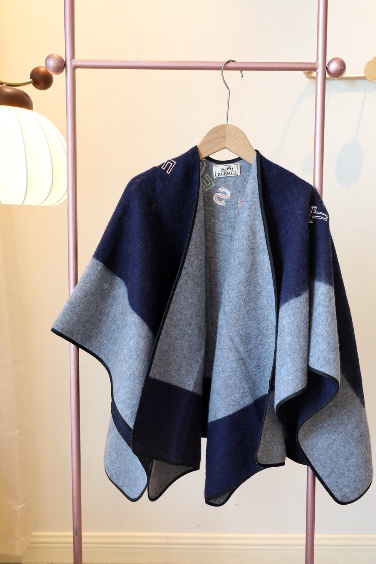 100% cashmere  COLLEGE Hermes H789123S

尺寸:103x130