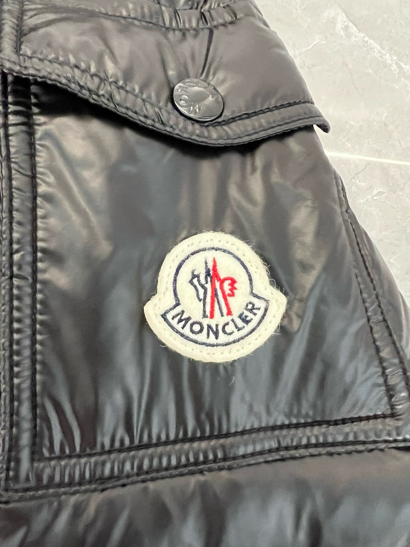 MONCLER LAUROS HOODED SHORT DOWN JACKET