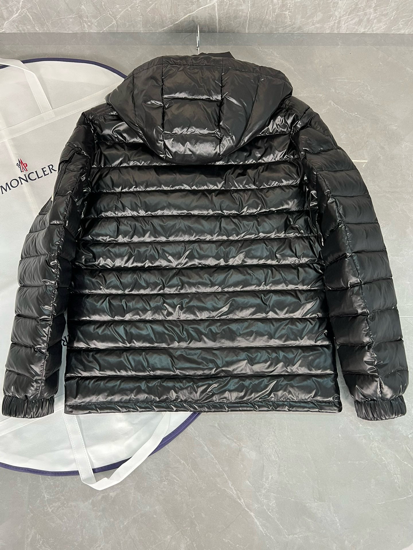 MONCLER LAUROS HOODED SHORT DOWN JACKET
