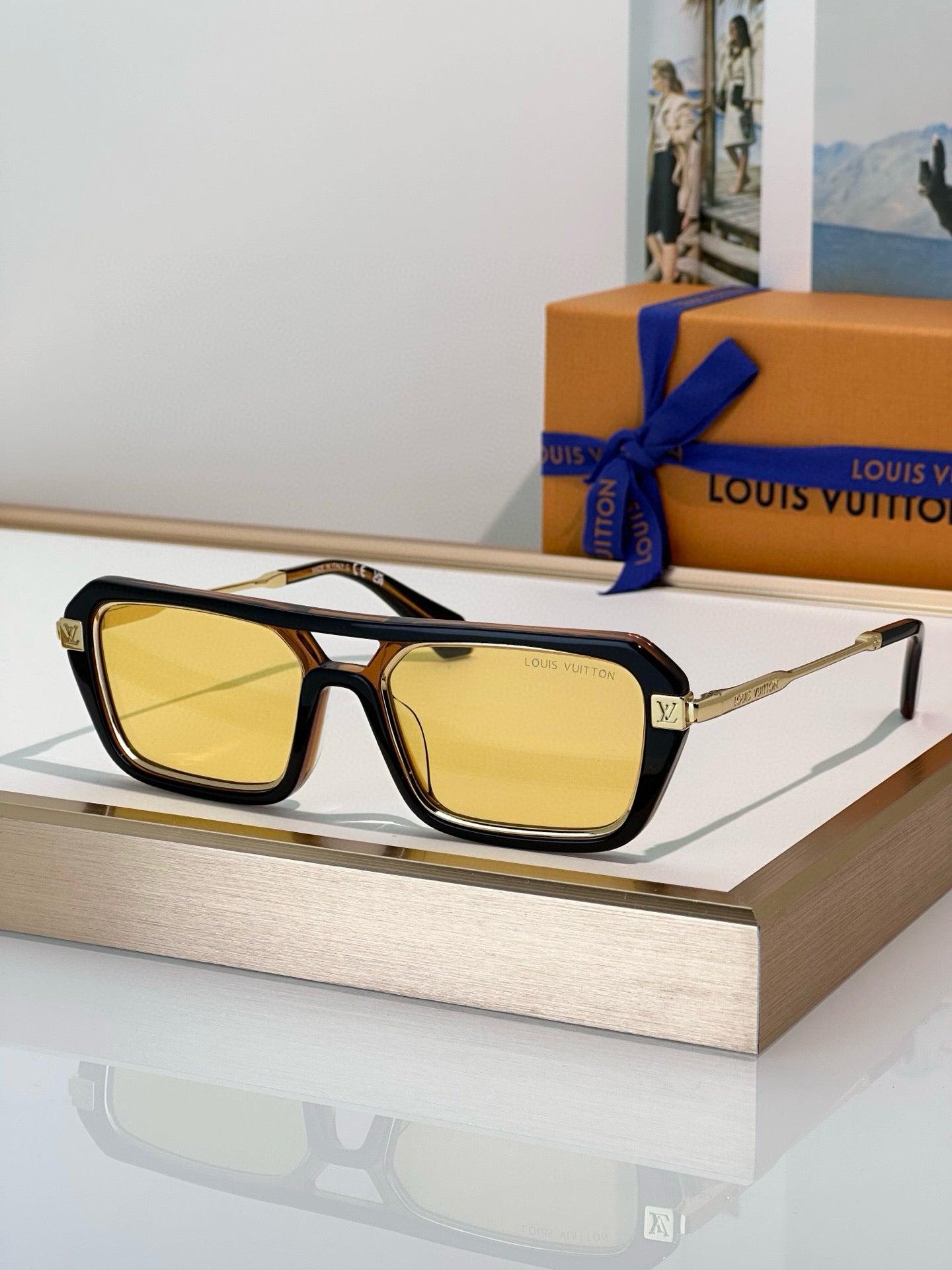 LOUIS VUITTON
MOD：Z2596U
Size：54口18 145
