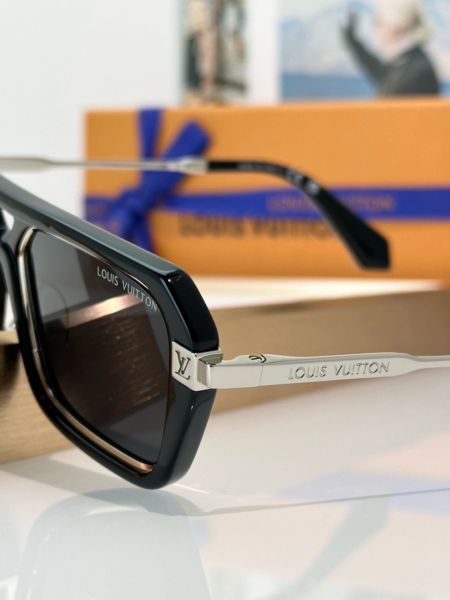 LOUIS VUITTON
MOD：Z2596U
Size：54口18 145