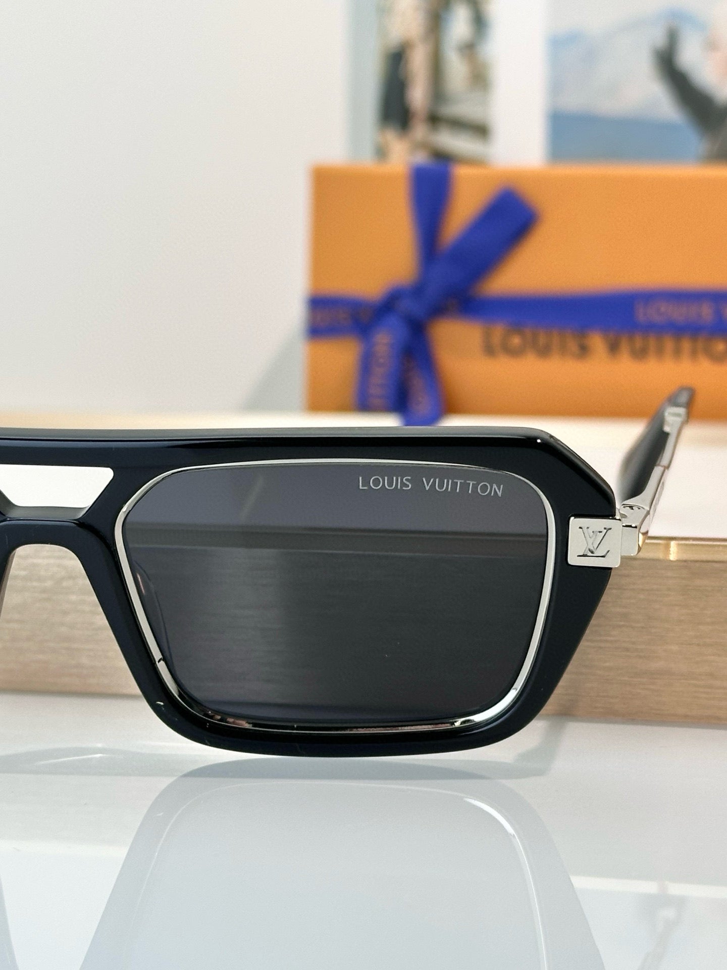LOUIS VUITTON
MOD：Z2596U
Size：54口18 145