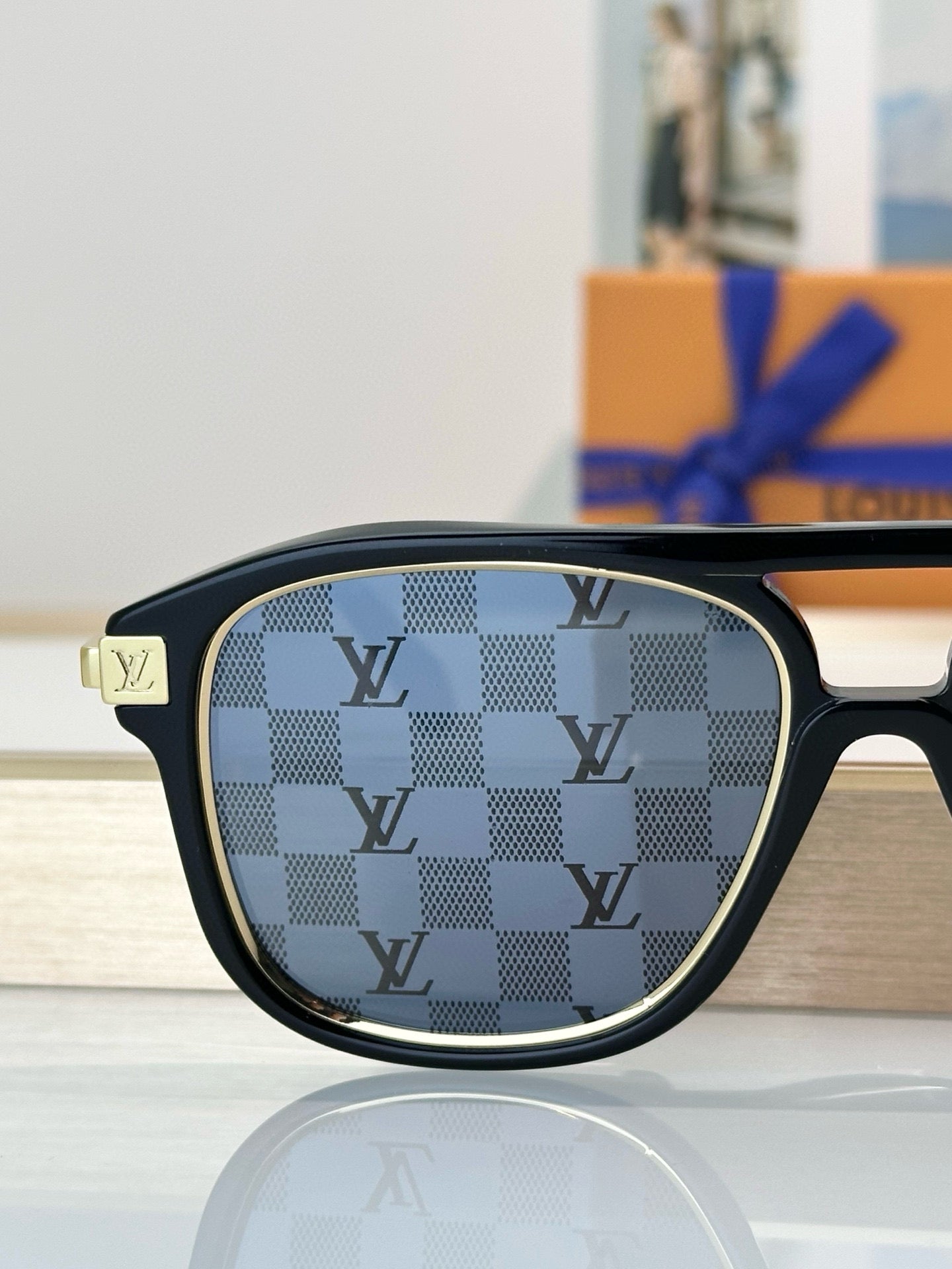 LOUIS VUITTON
MOD：Z2595U
Size：54口17 145