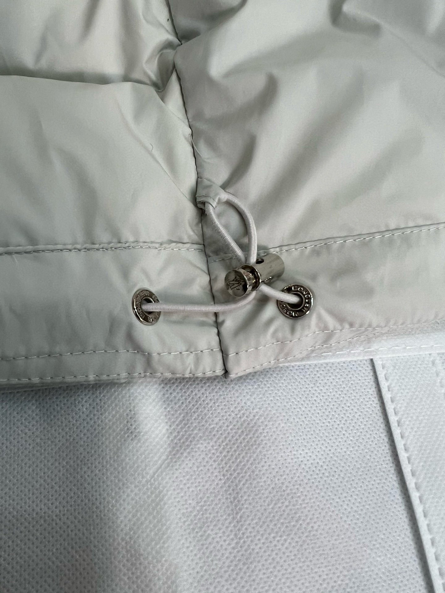 MONCLER MAYA WOMAN 70 HOODED SHORT DOWN JACKET