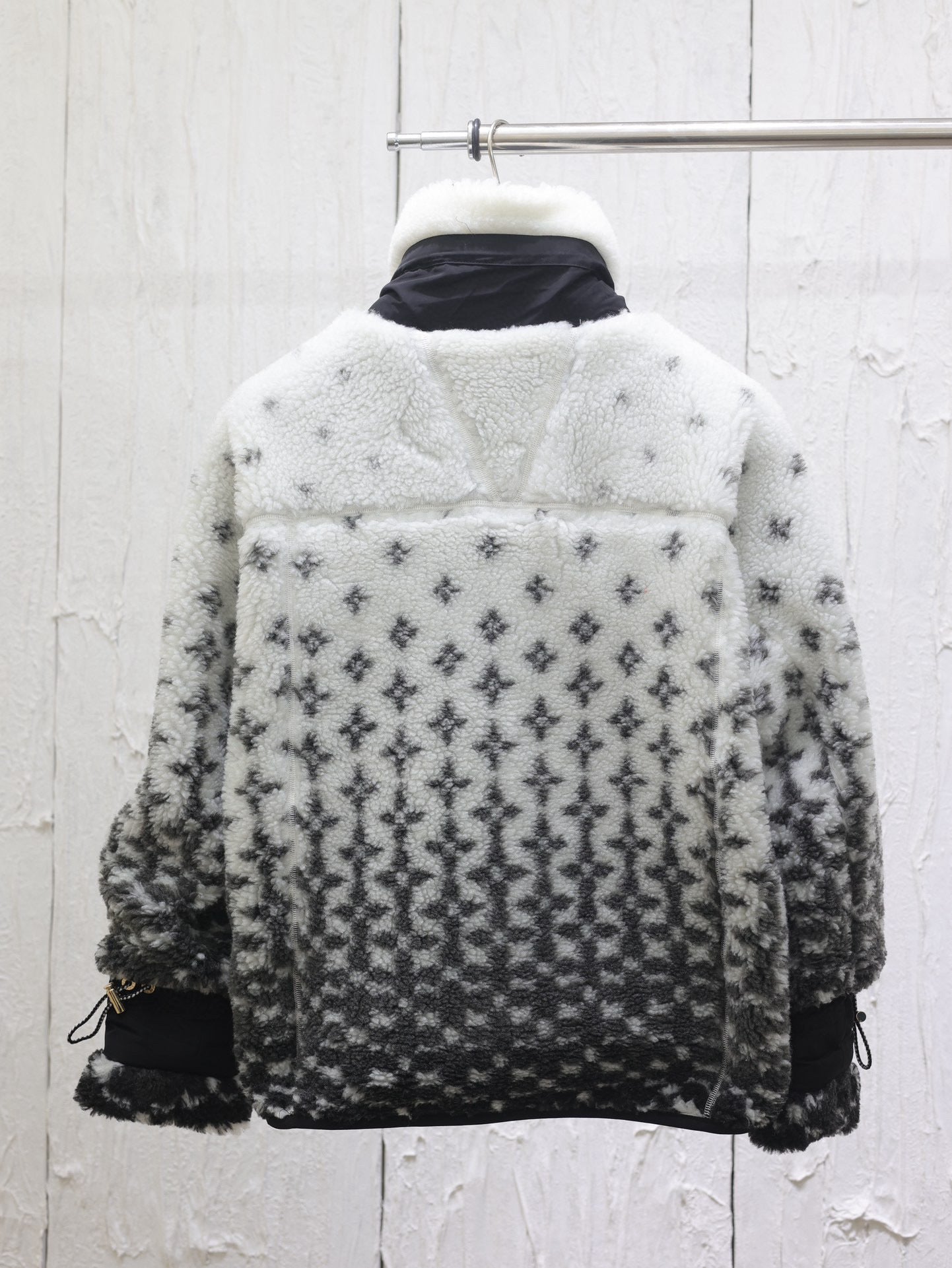 LV 24Fw Gradient logo printed stand-up collar fleece jacket of the ski series